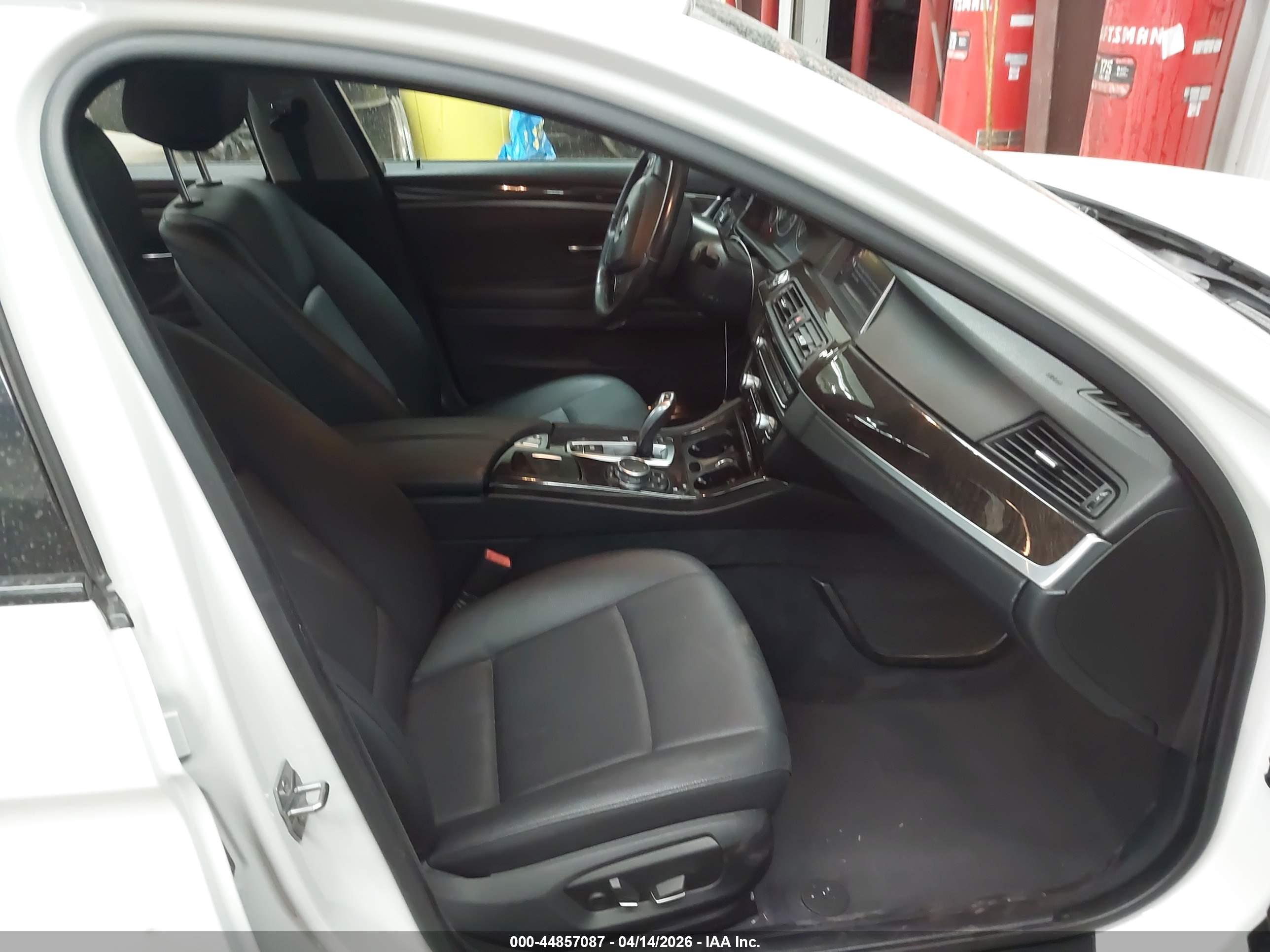 BMW 528I image 5