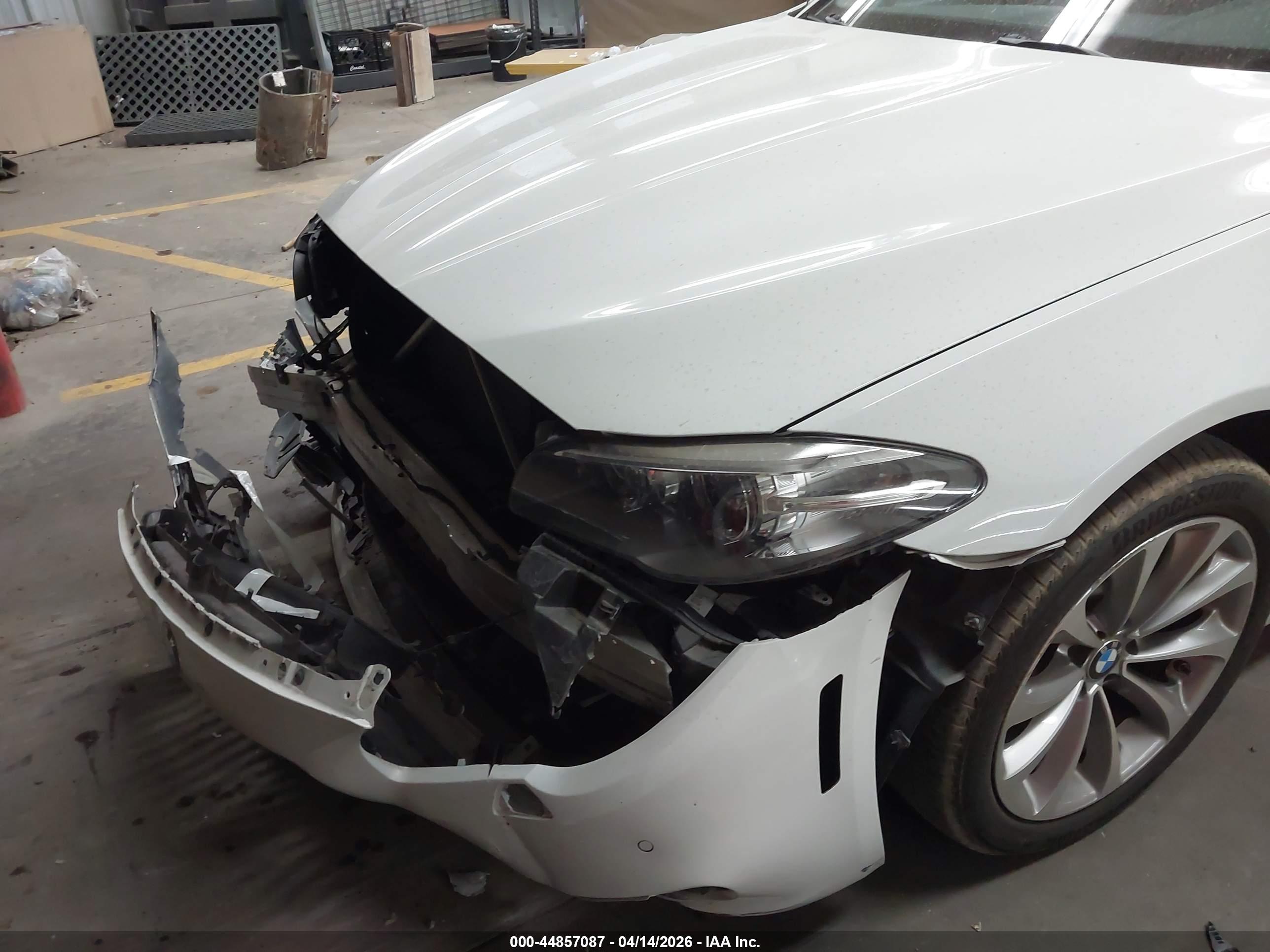 BMW 528I image 6
