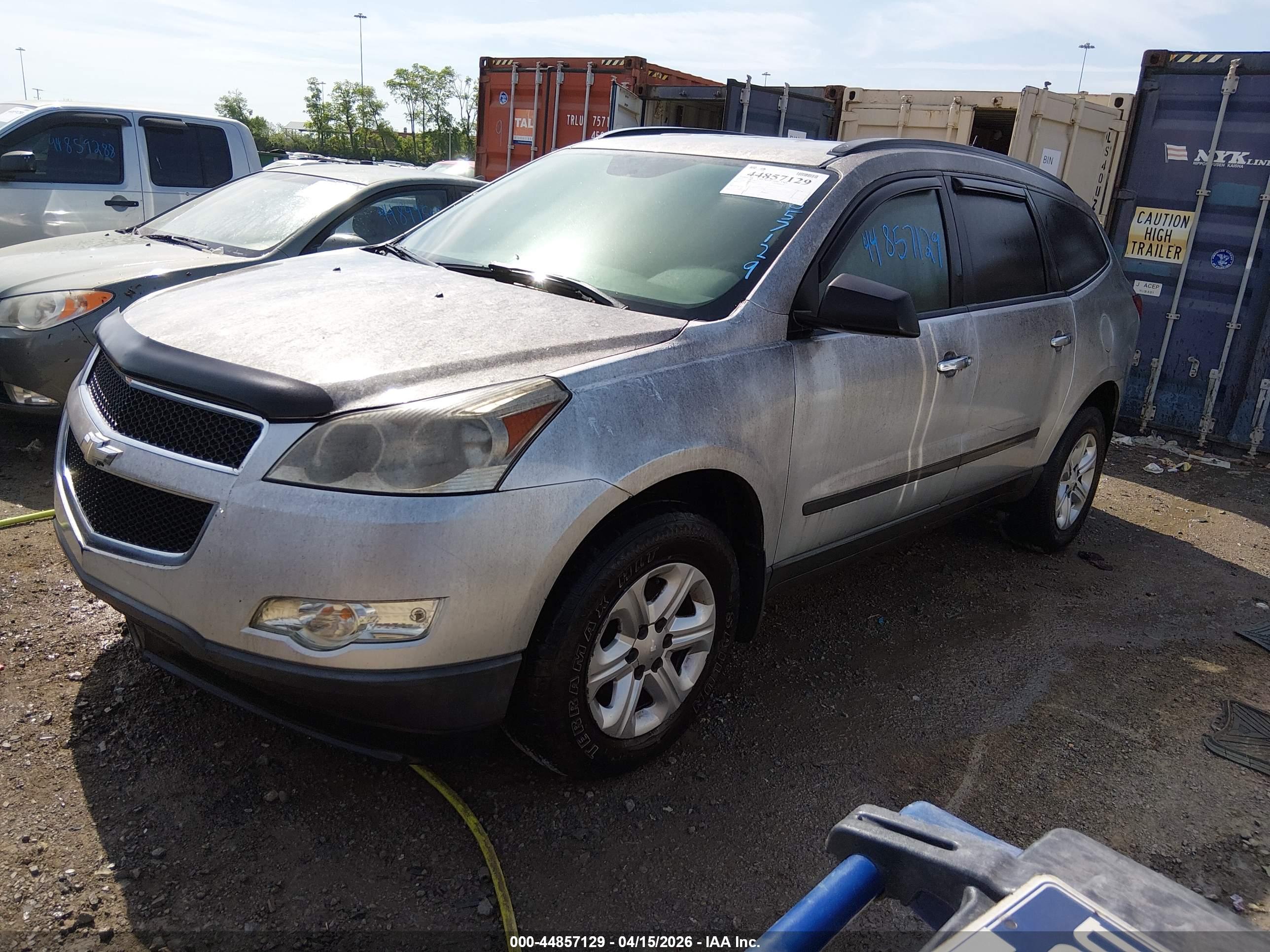 CHEVROLET TRAVERSE image 2
