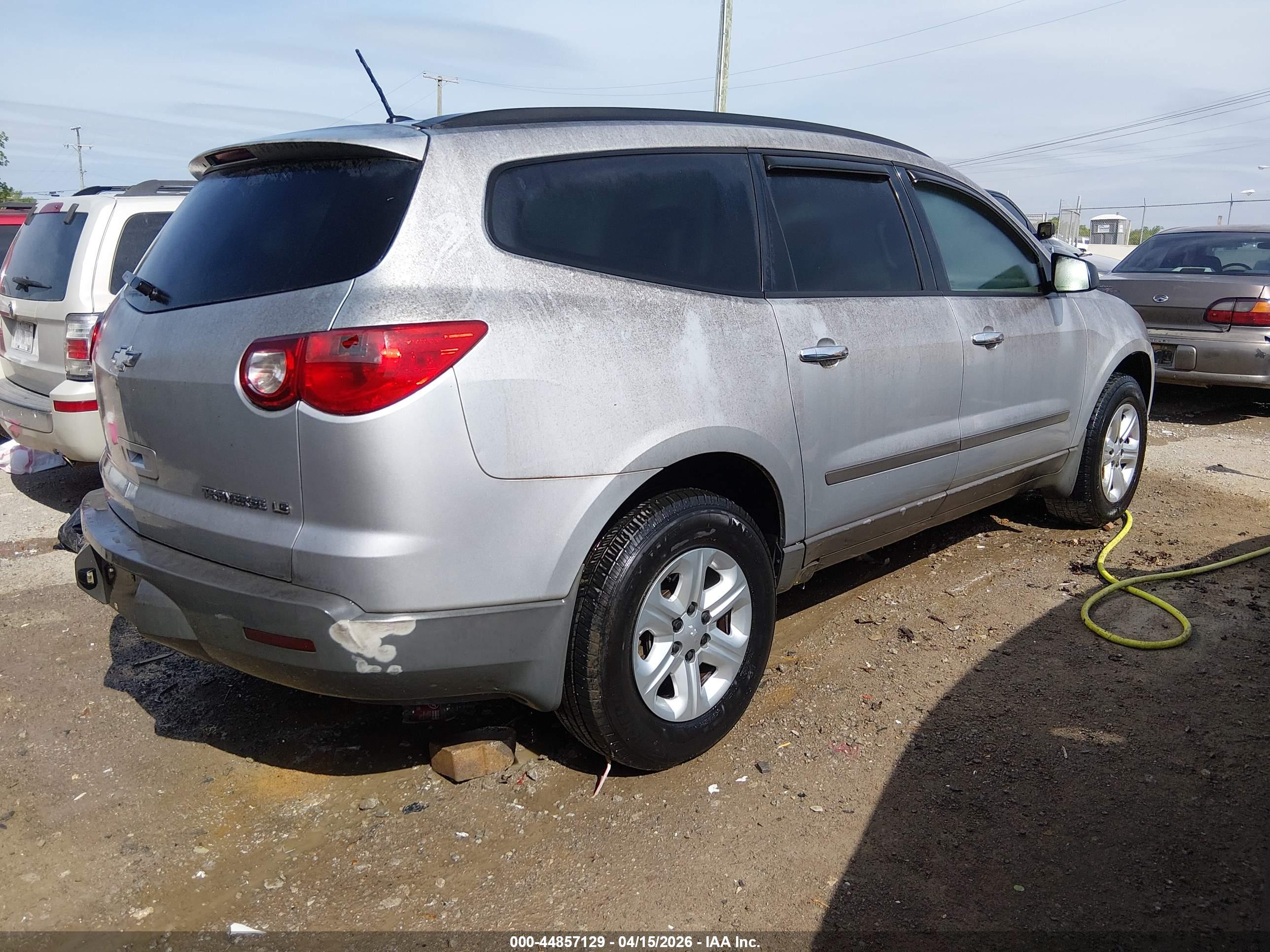 CHEVROLET TRAVERSE image 4