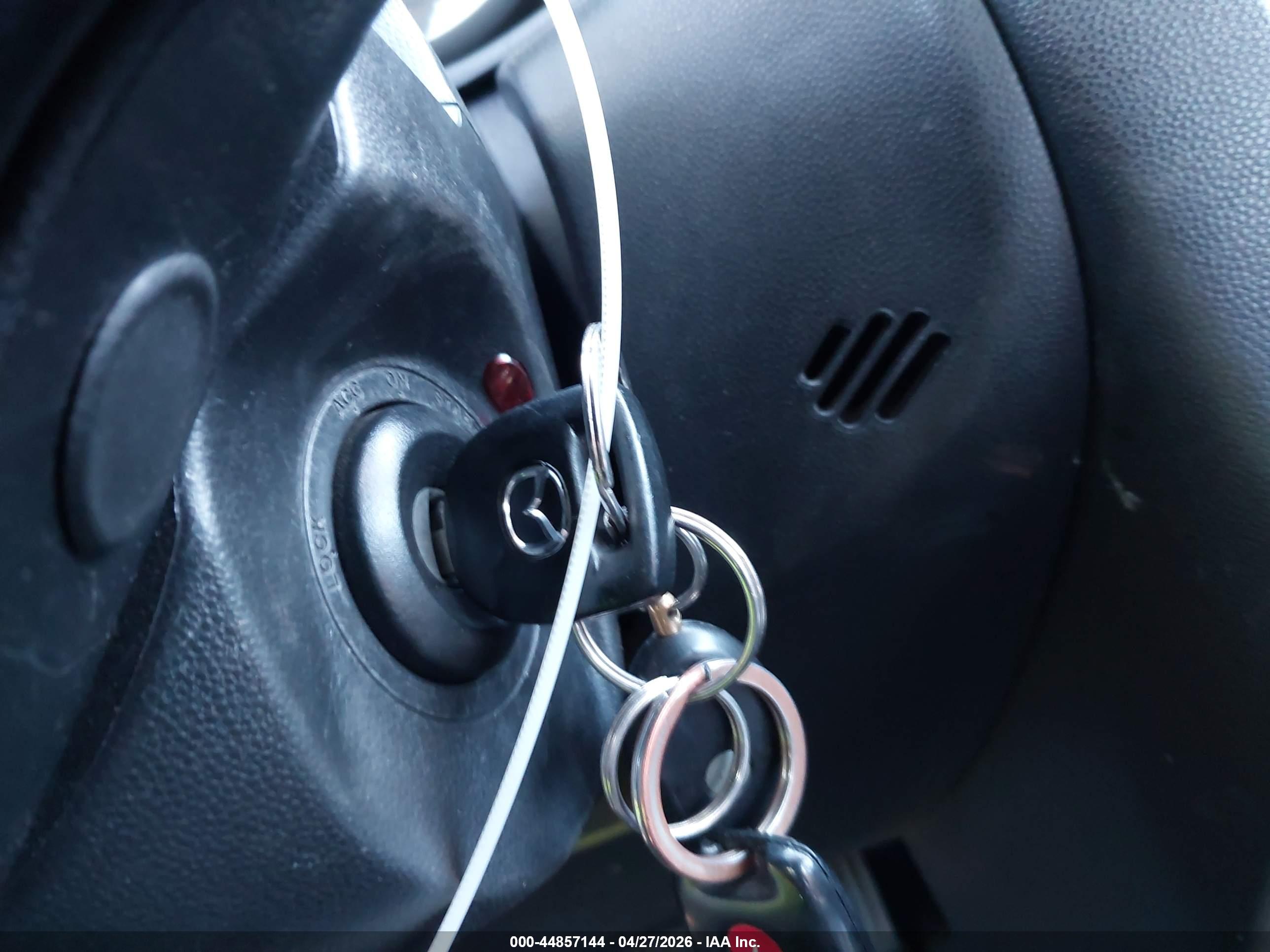 MAZDA MAZDA3 image 11