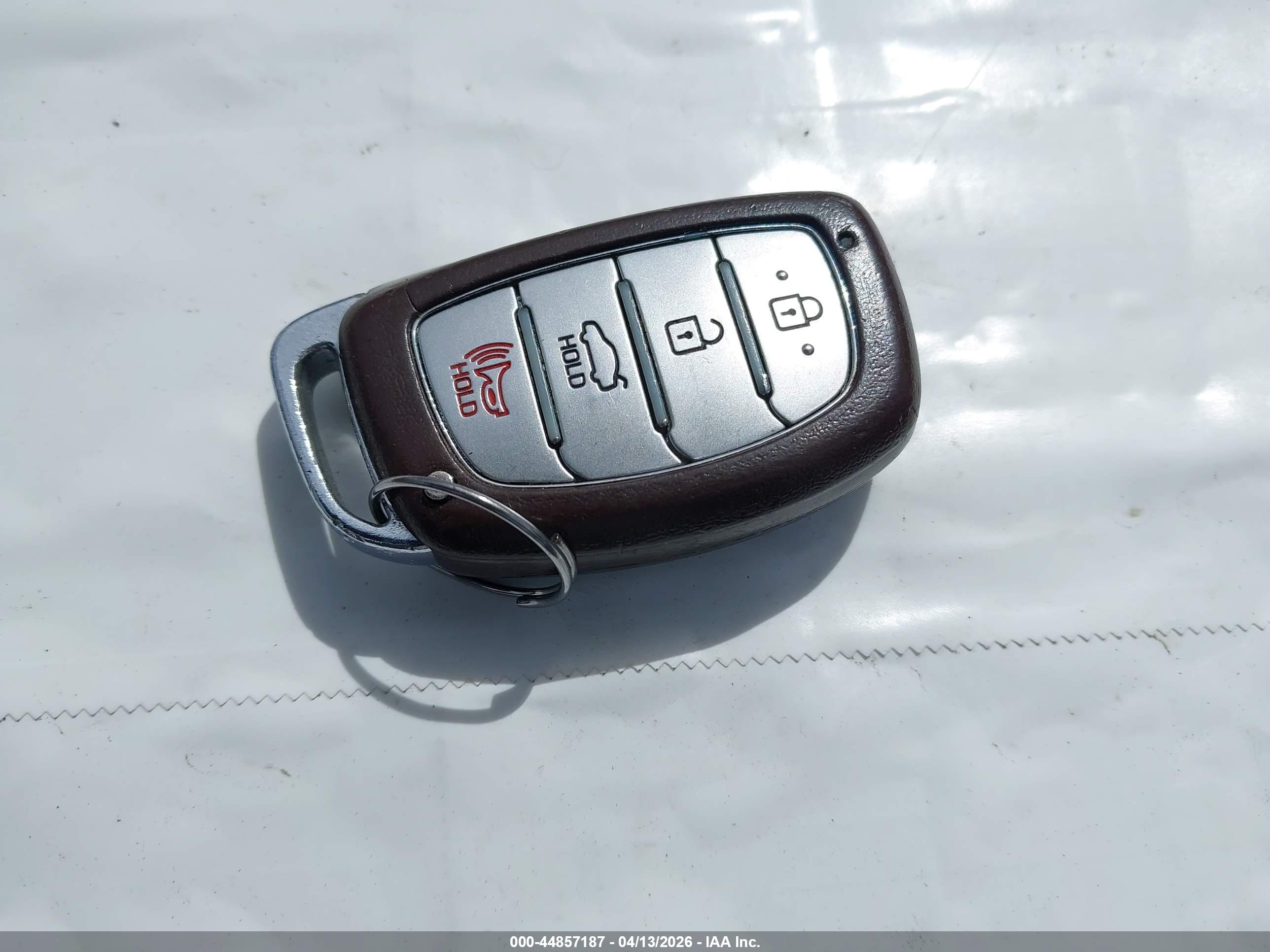 HYUNDAI ELANTRA image 11