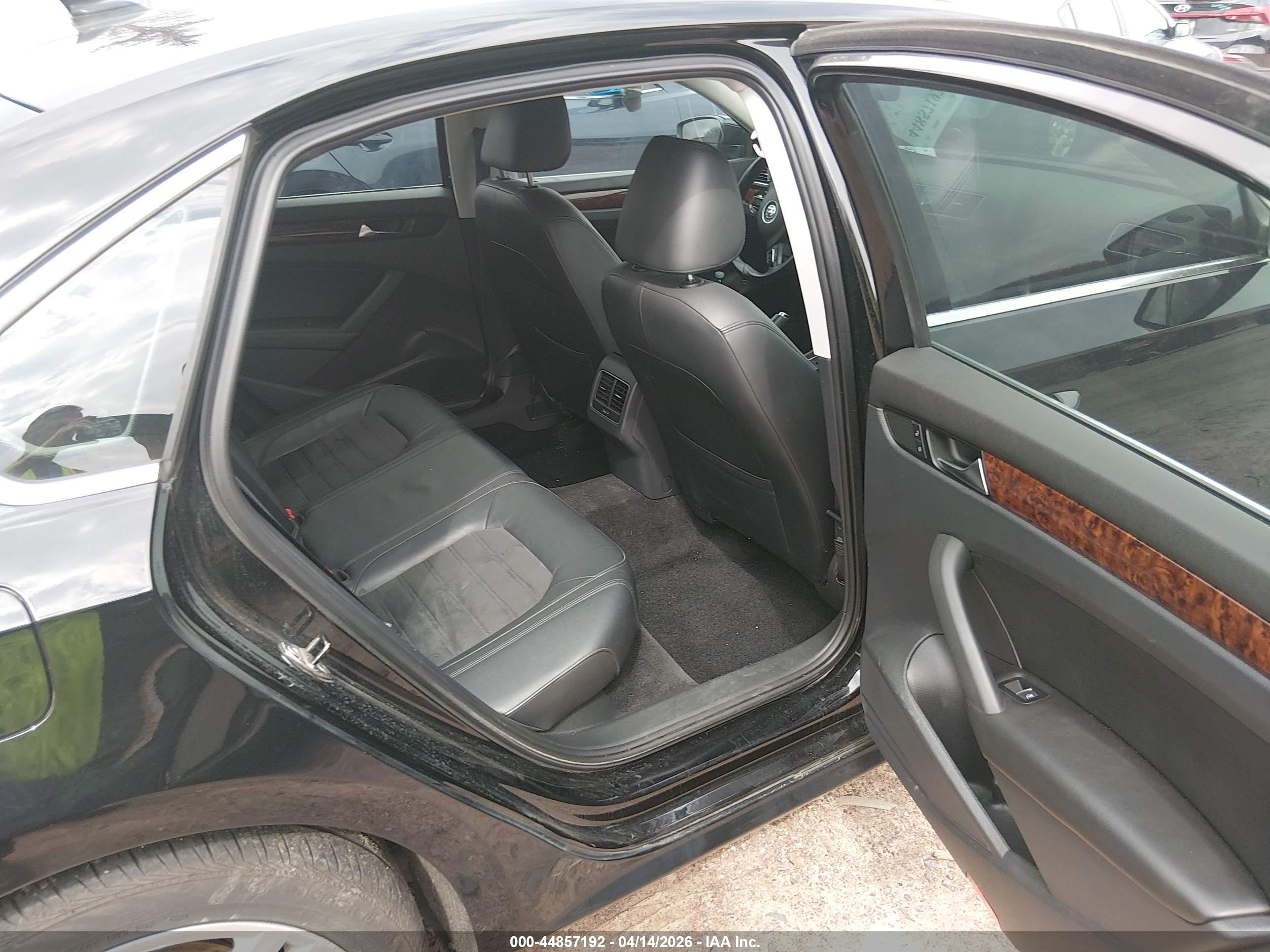 VOLKSWAGEN PASSAT image 8
