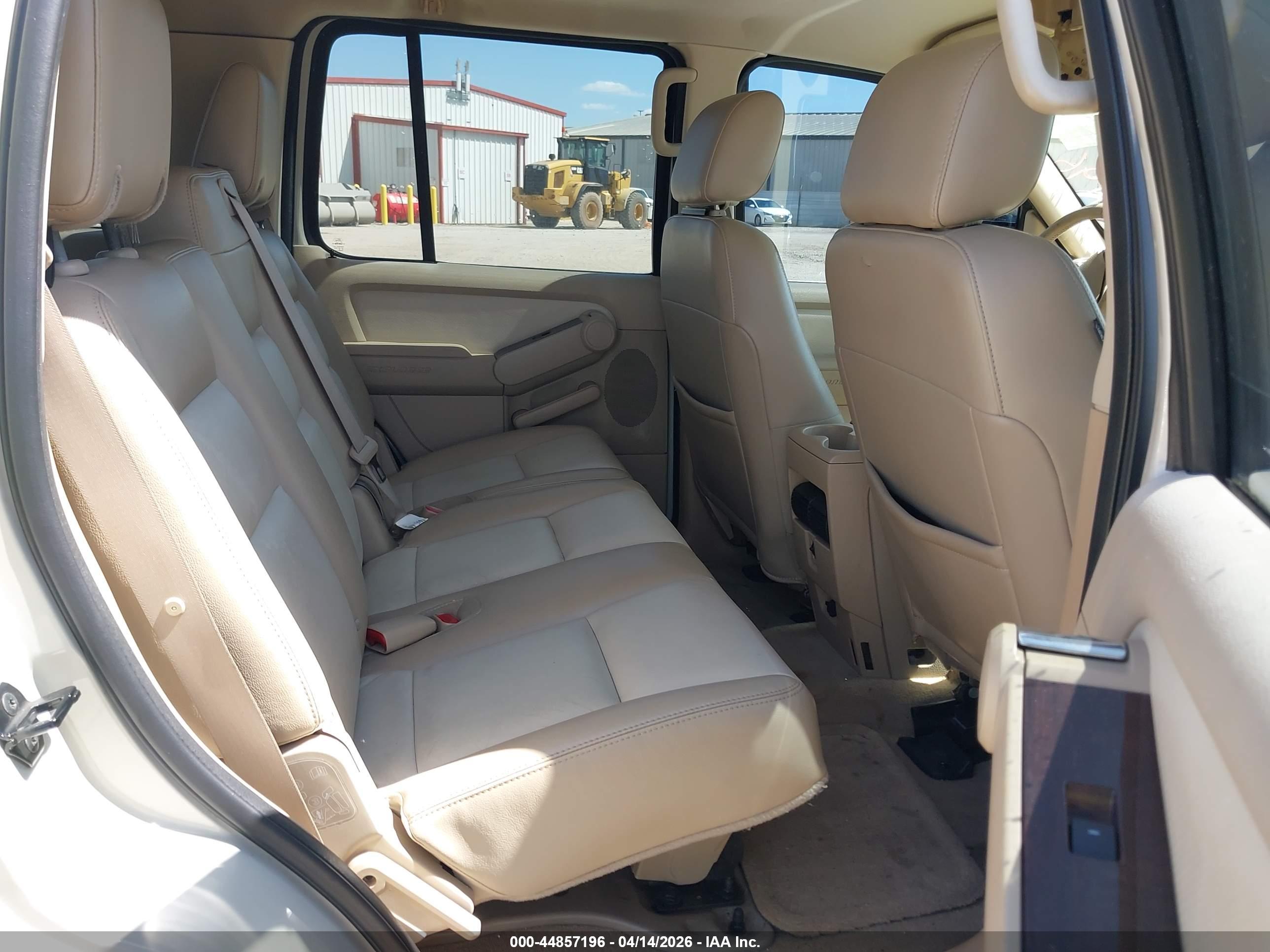 FORD EXPLORER image 8