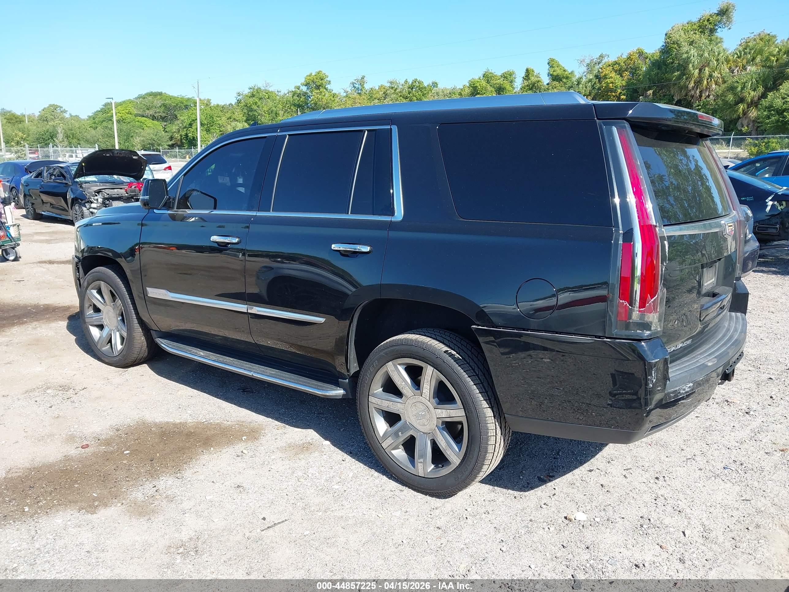 CADILLAC ESCALADE image 3