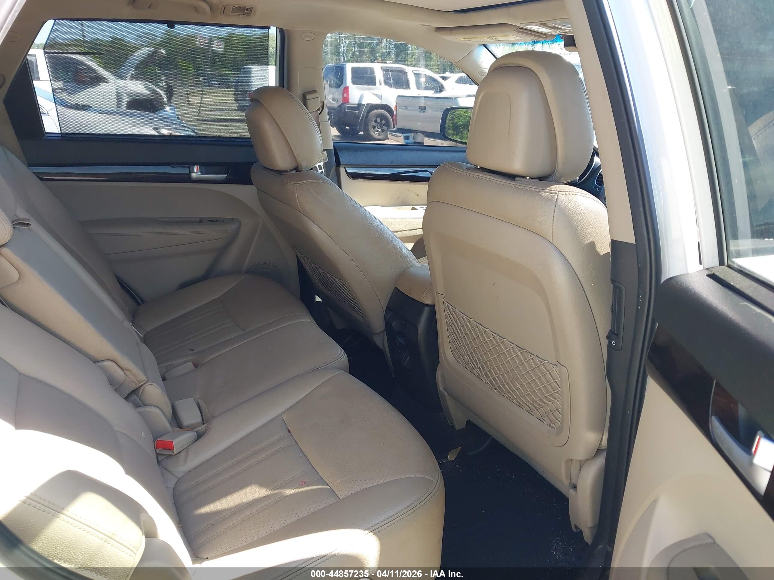 KIA SORENTO image 8
