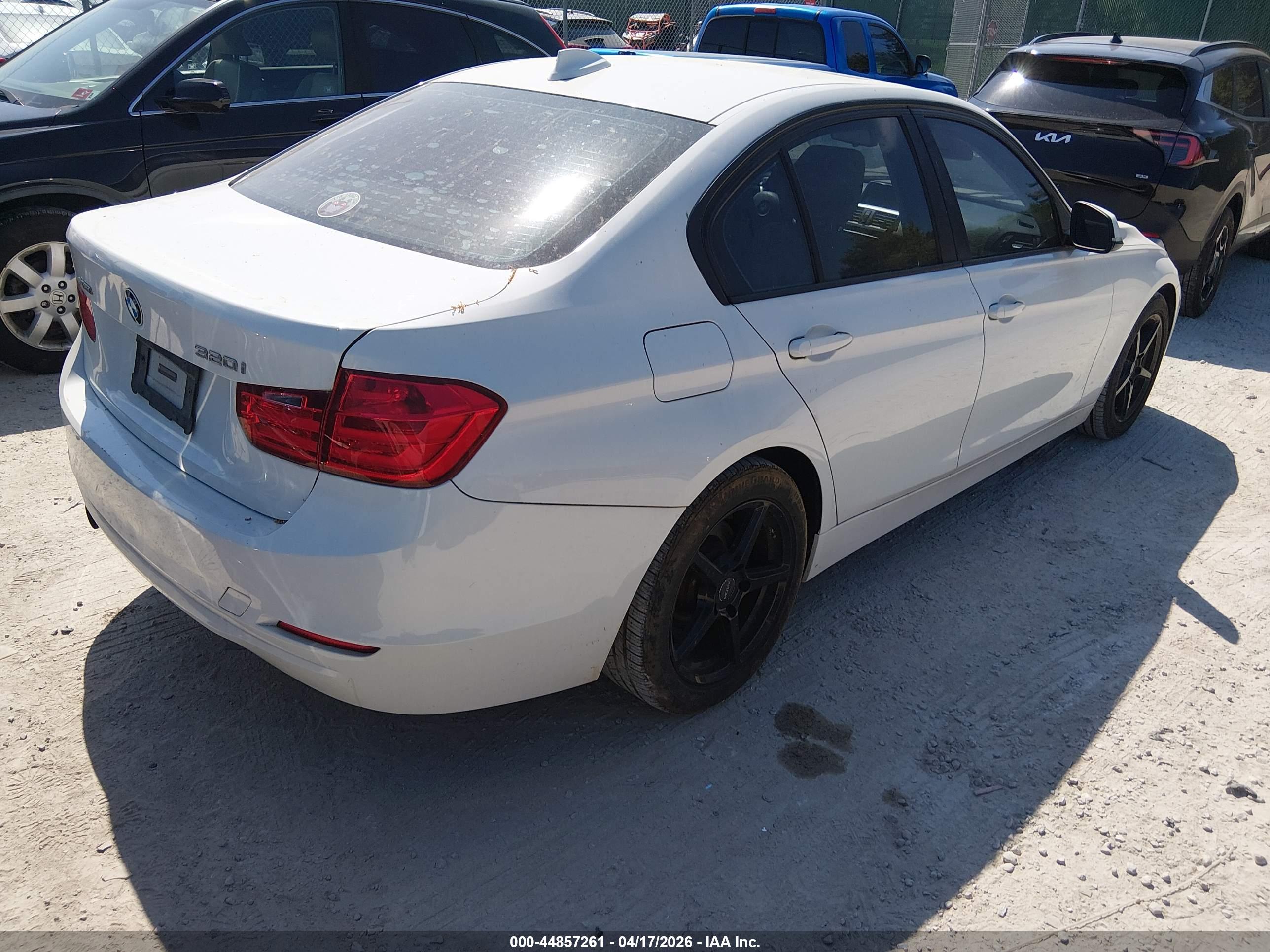 BMW 320I image 4