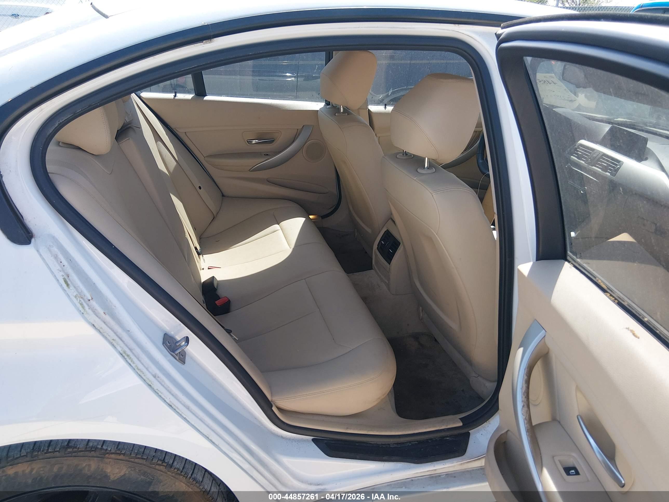 BMW 320I image 8