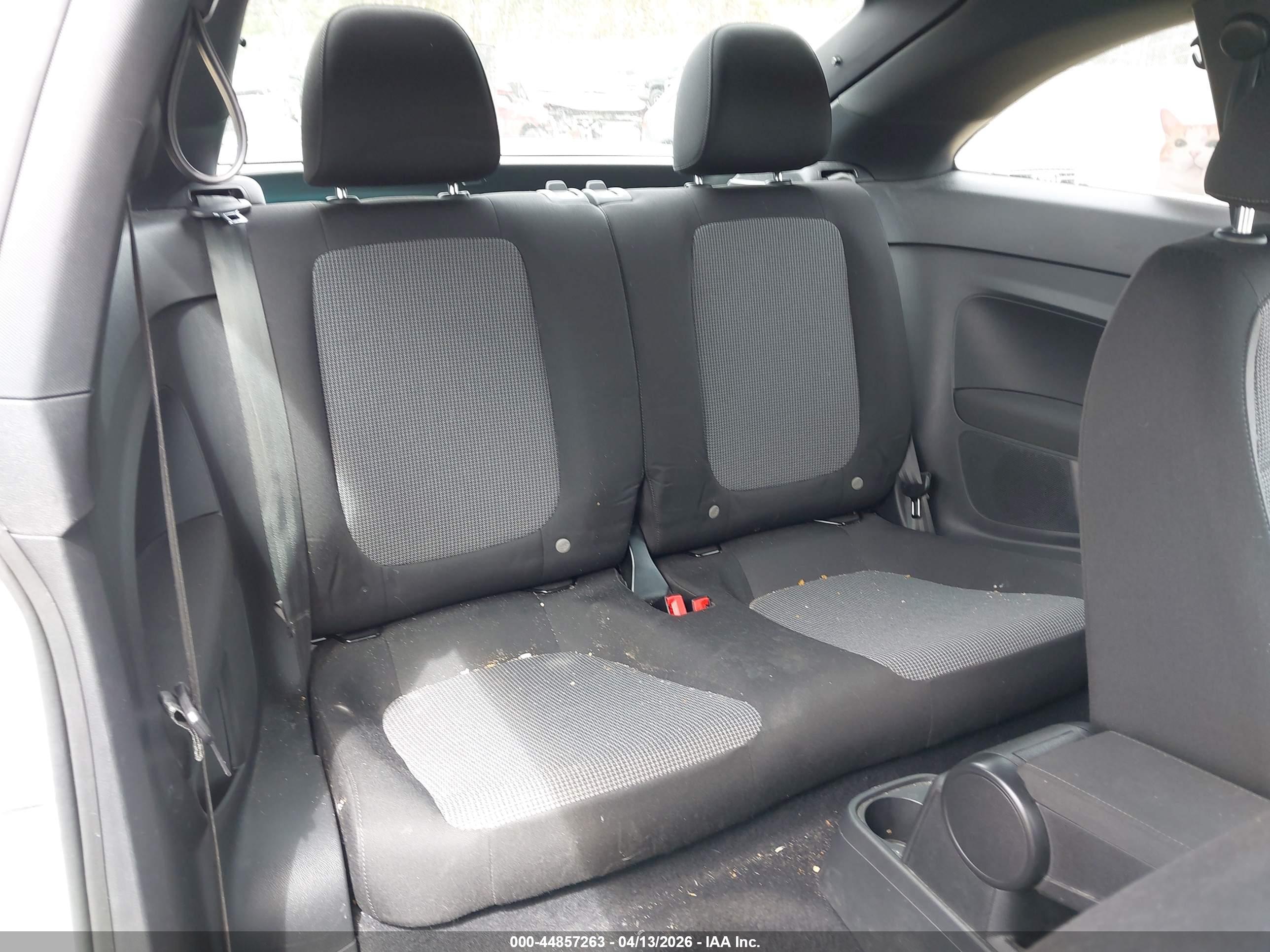 VOLKSWAGEN BEETLE image 8