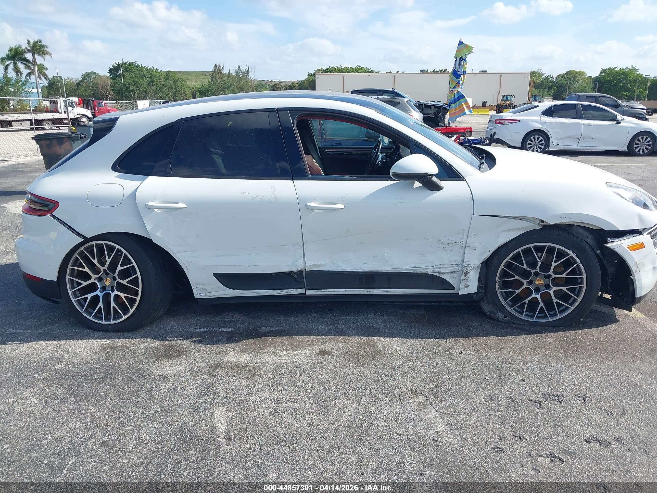 PORSCHE MACAN image 6