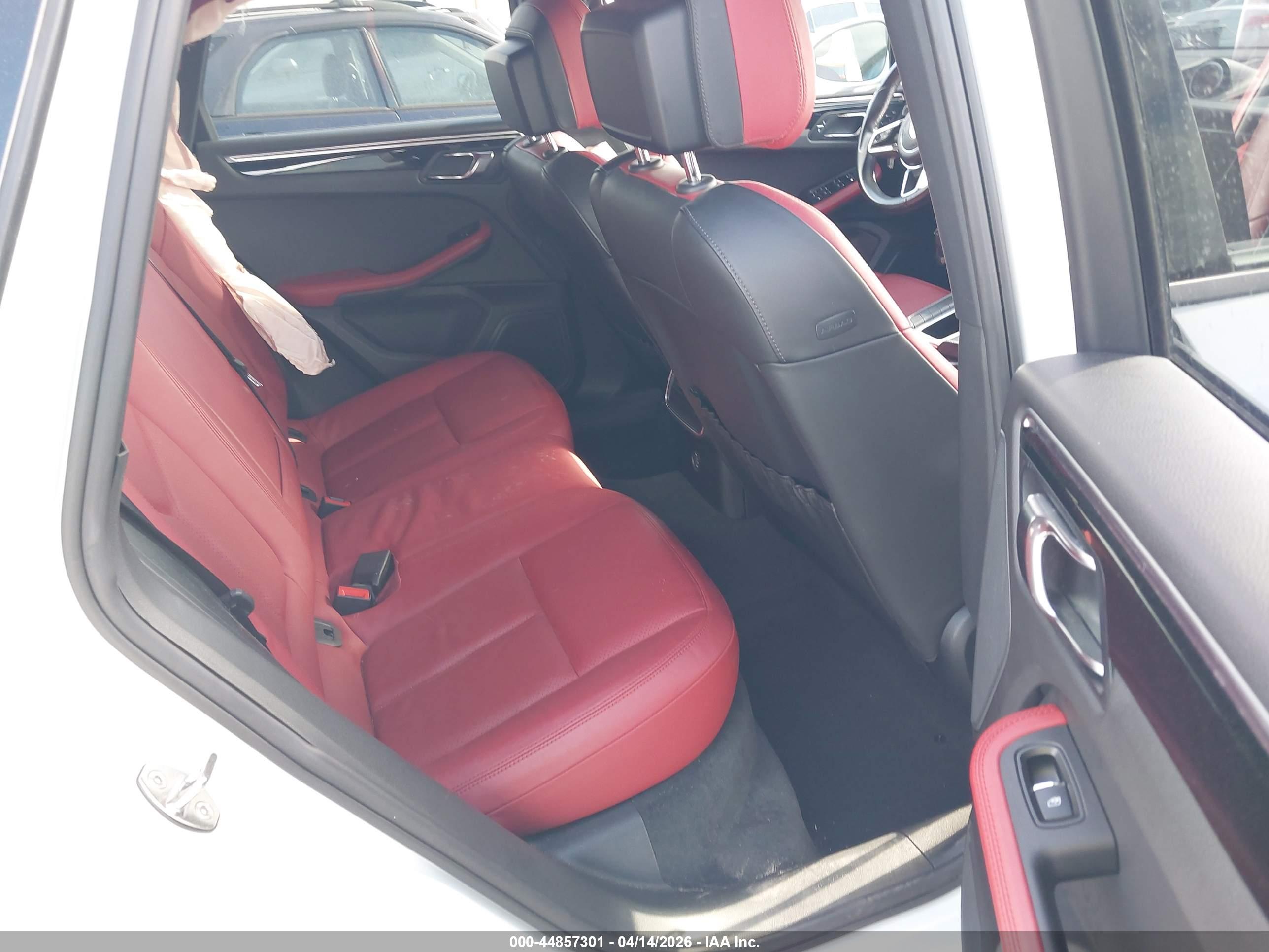 PORSCHE MACAN image 8