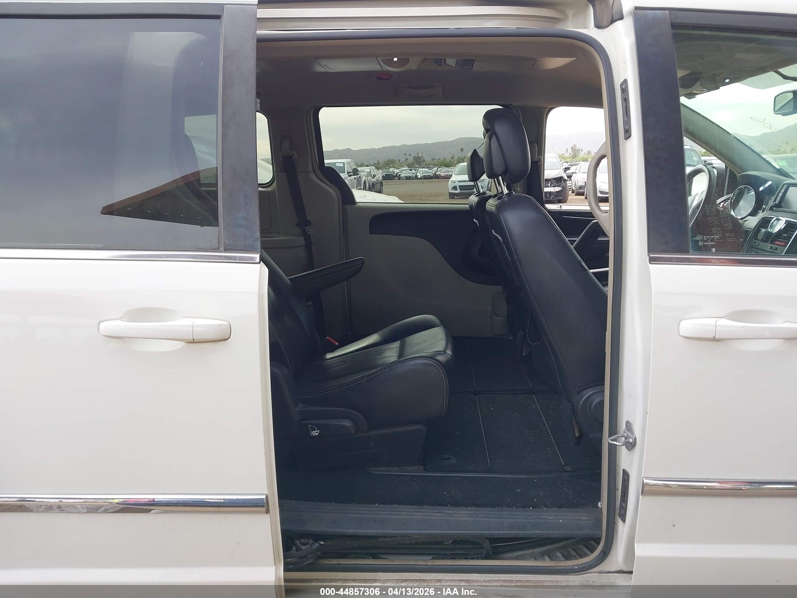 CHRYSLER TOWN image 8