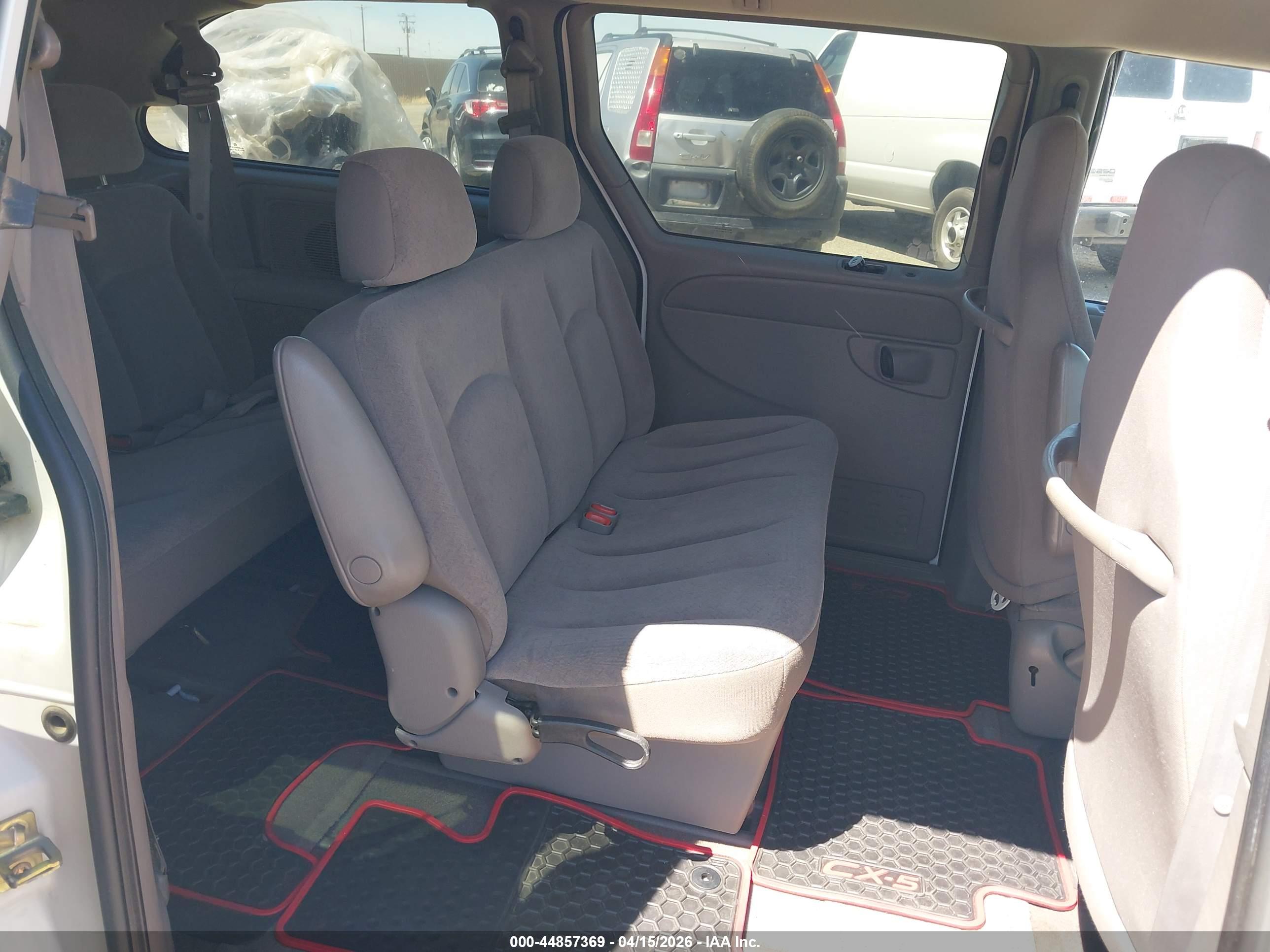 CHRYSLER TOWN image 8