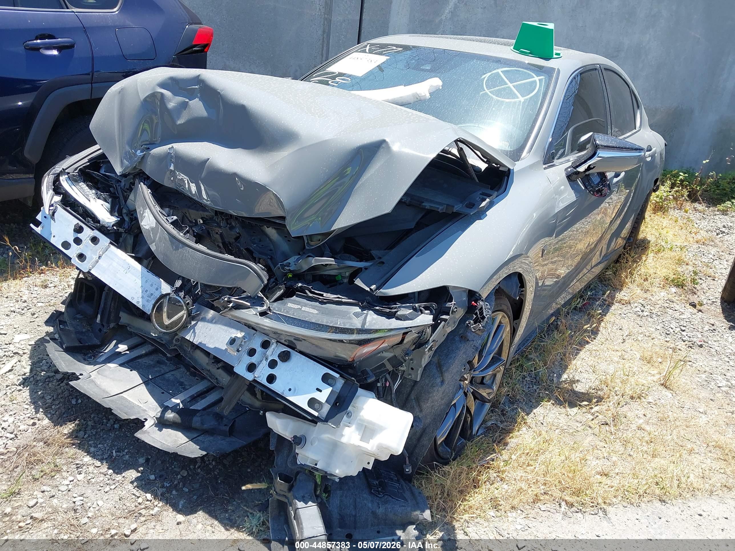 LEXUS IS image 2