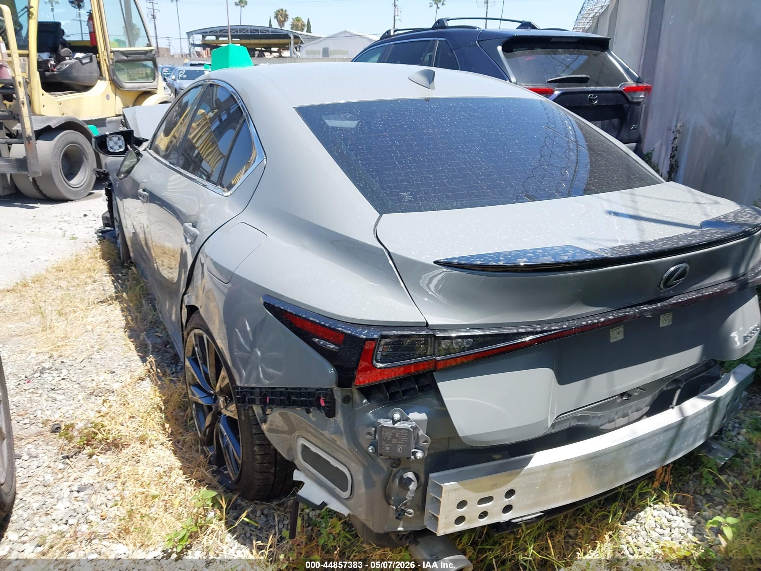 LEXUS IS image 3