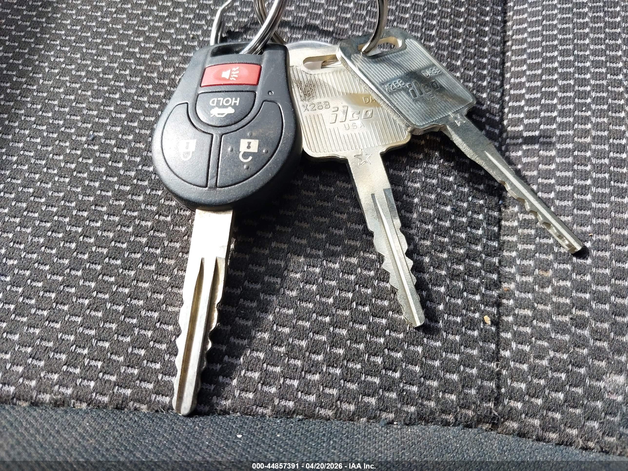 NISSAN VERSA image 11