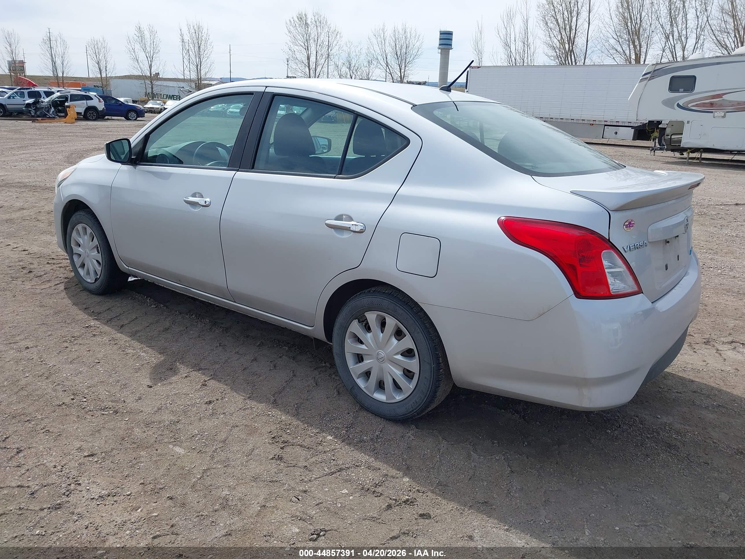 NISSAN VERSA image 3