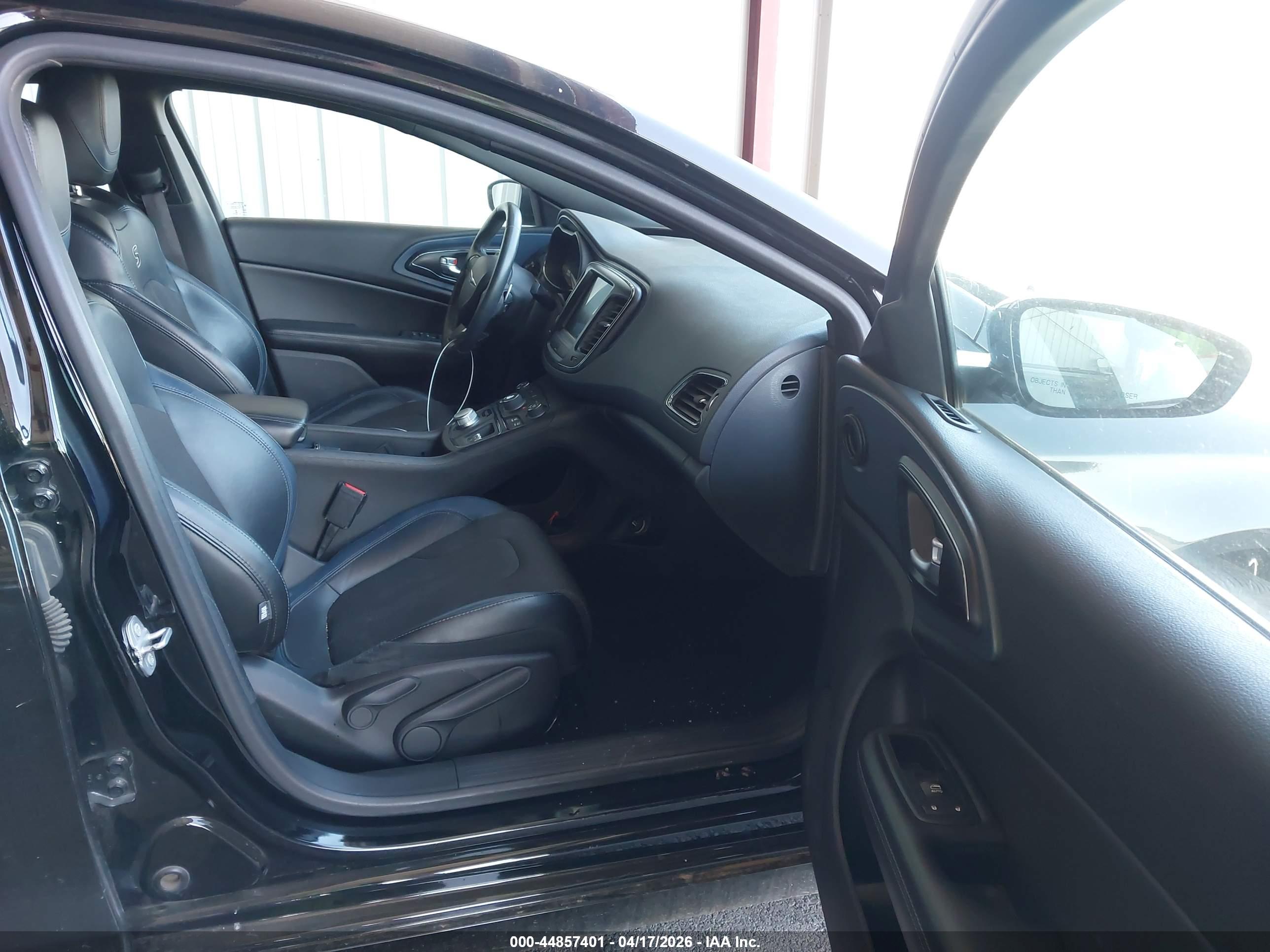 CHRYSLER 200 image 5