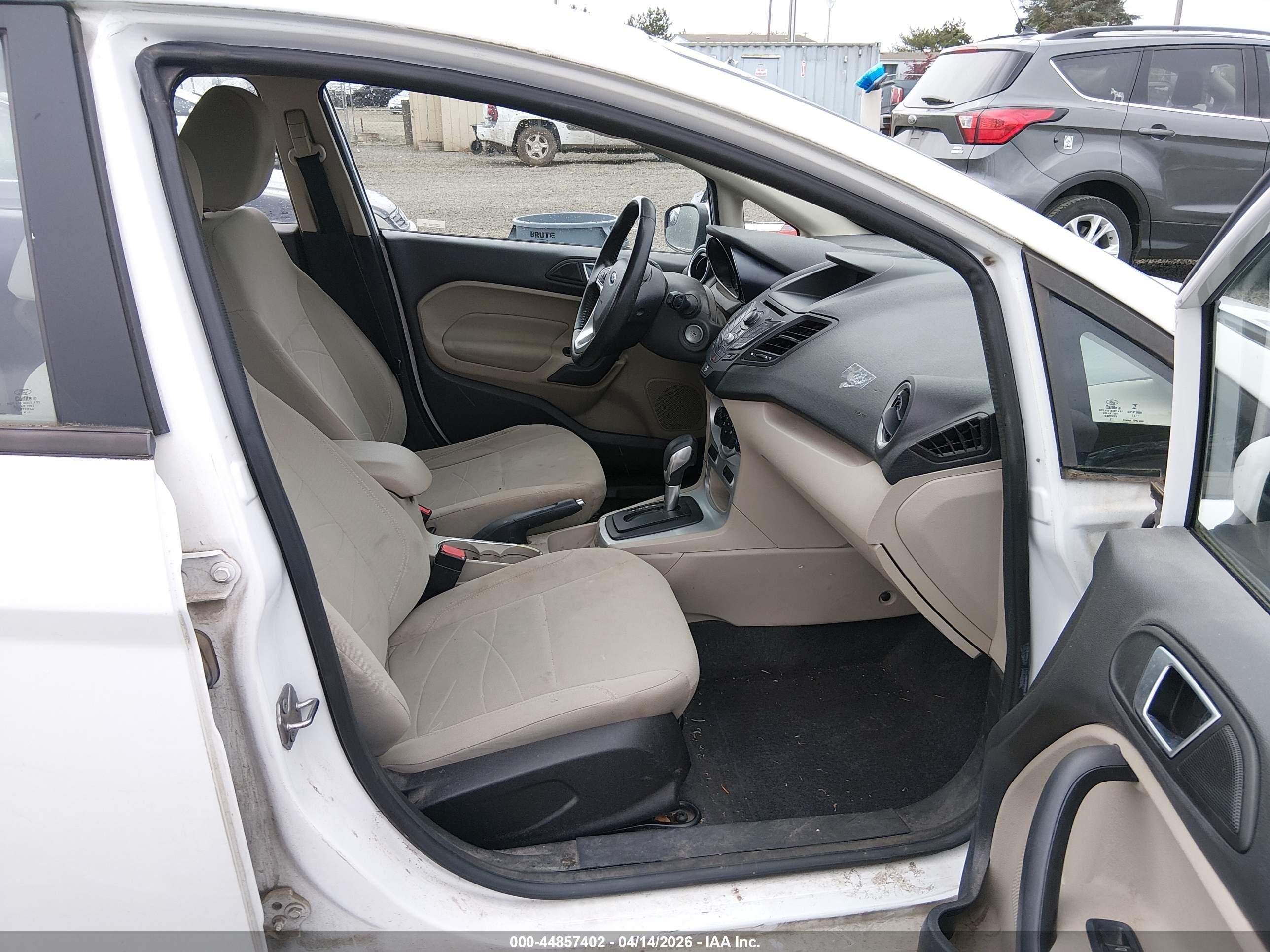 FORD FIESTA image 5