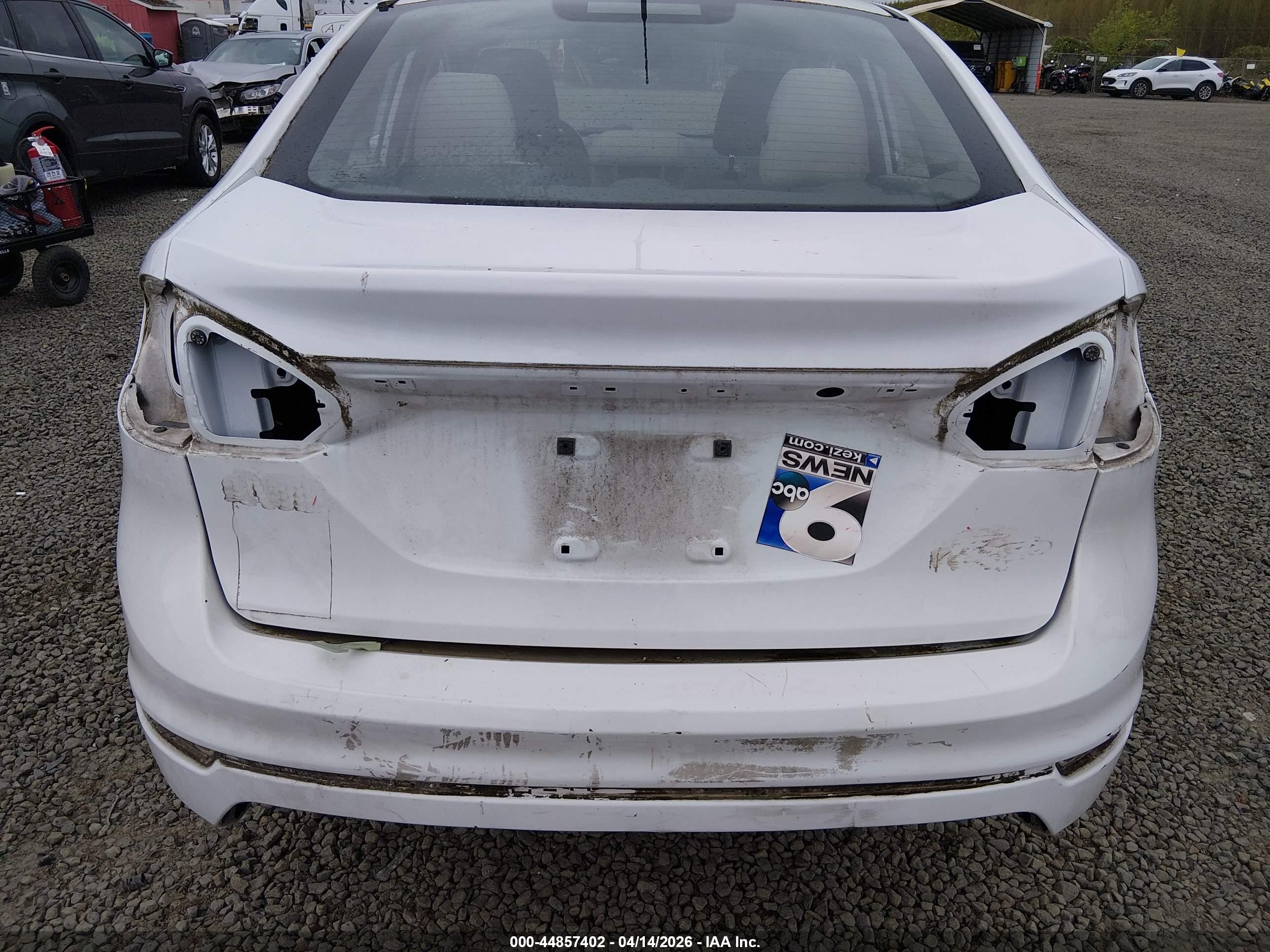 FORD FIESTA image 6