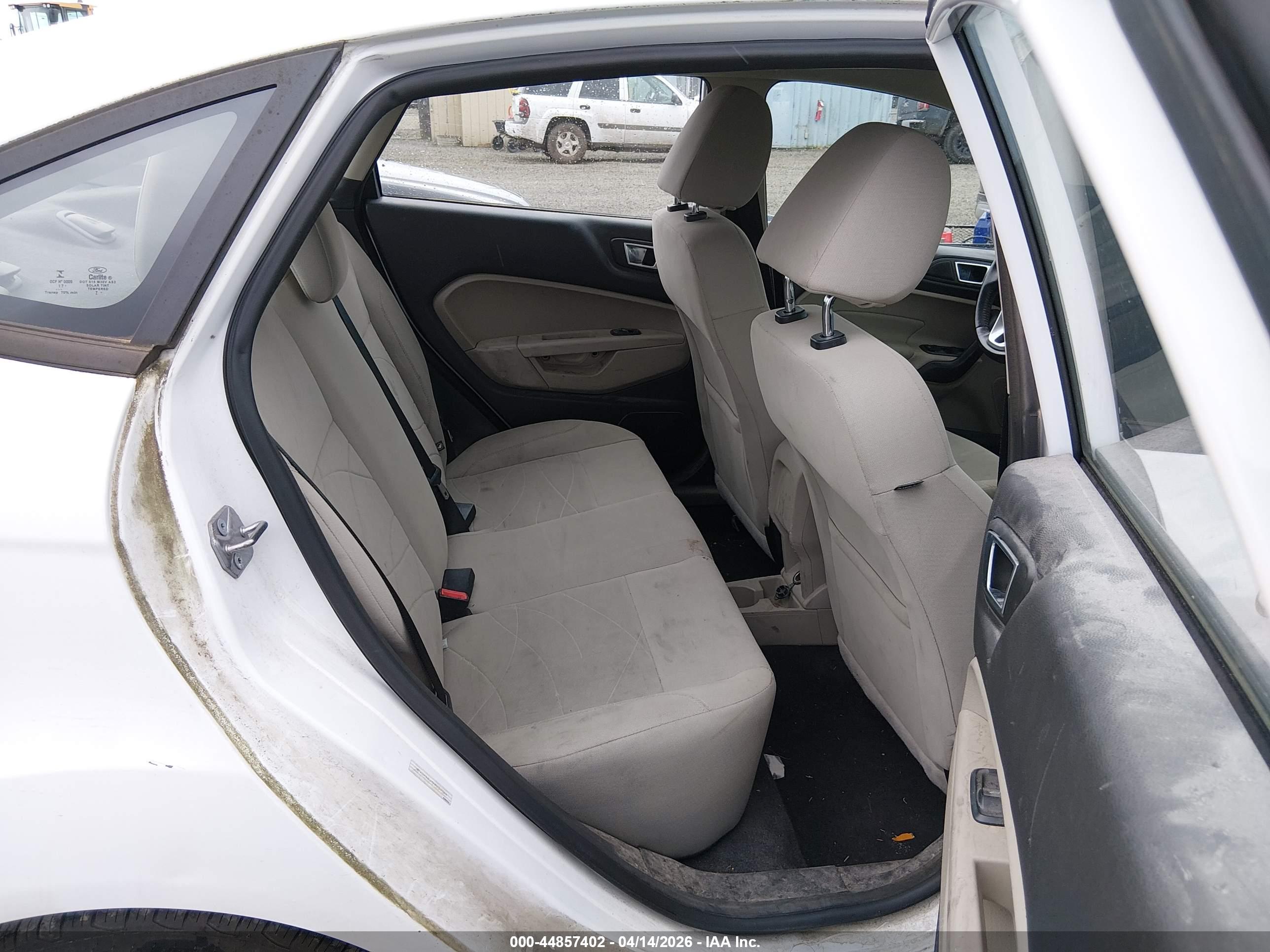 FORD FIESTA image 8