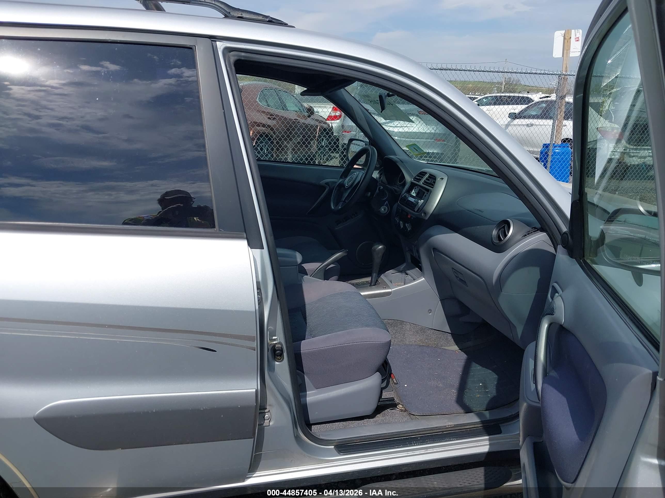 TOYOTA RAV4 image 5