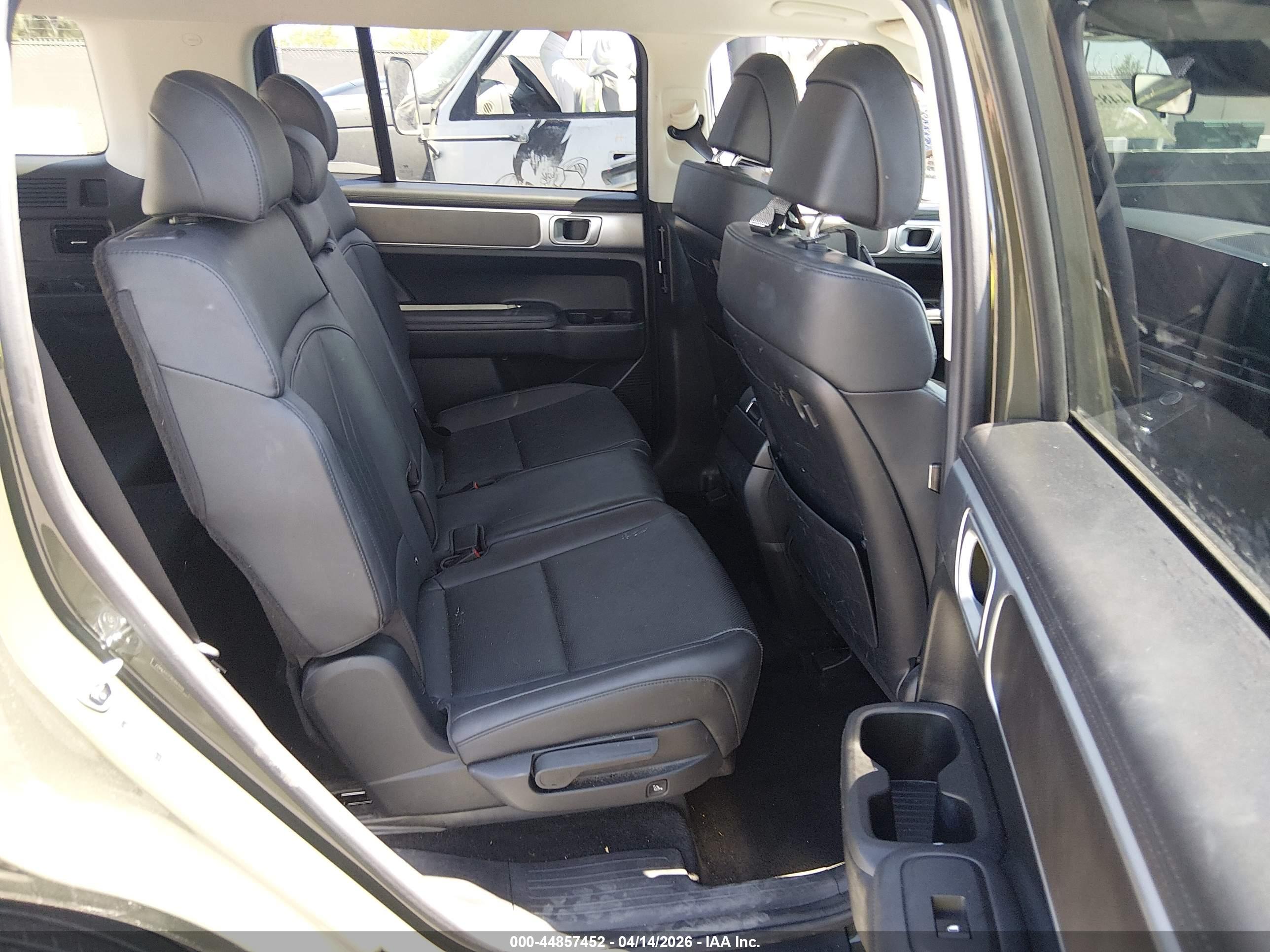 HYUNDAI SANTA image 8