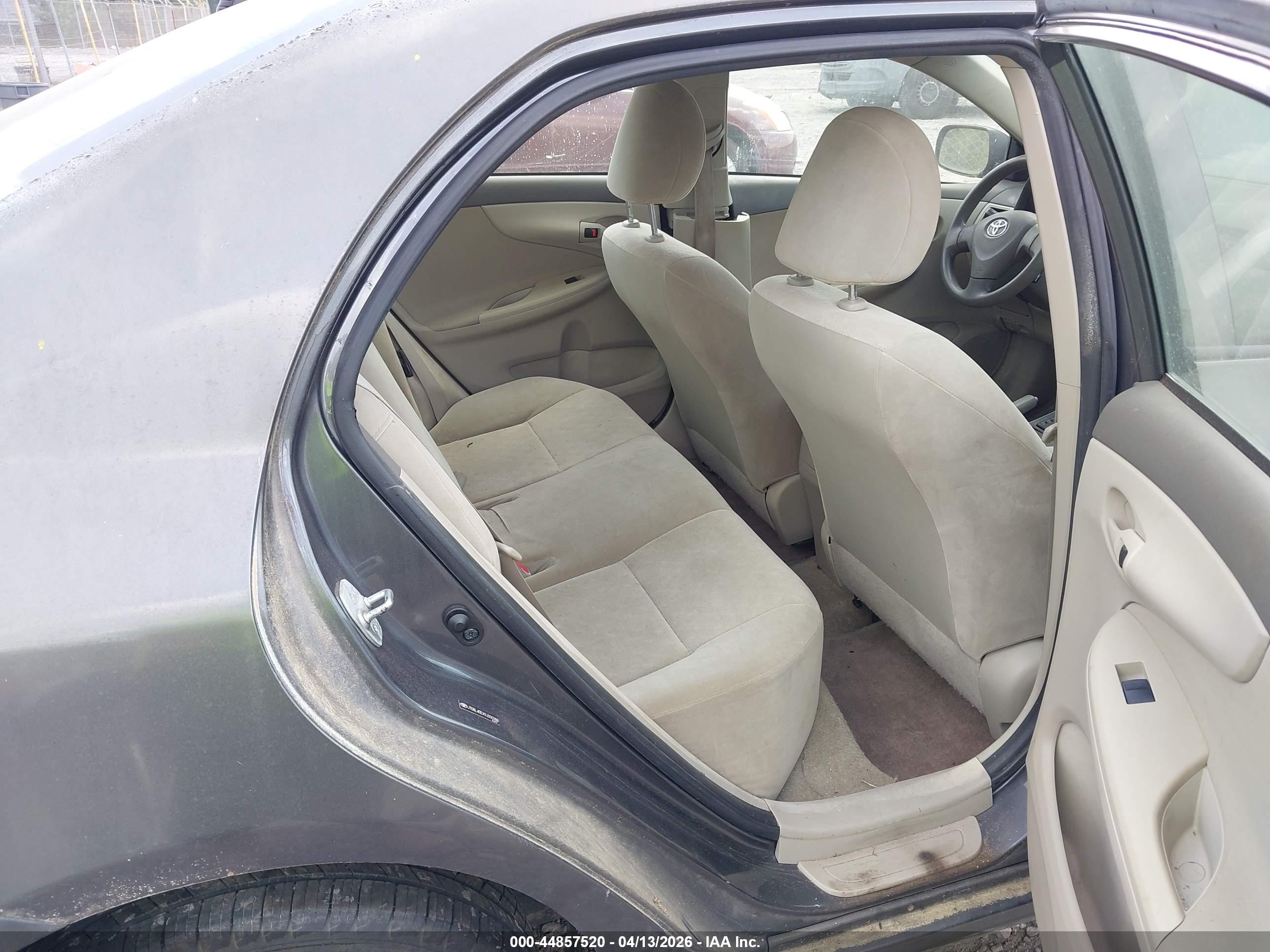 TOYOTA COROLLA image 8