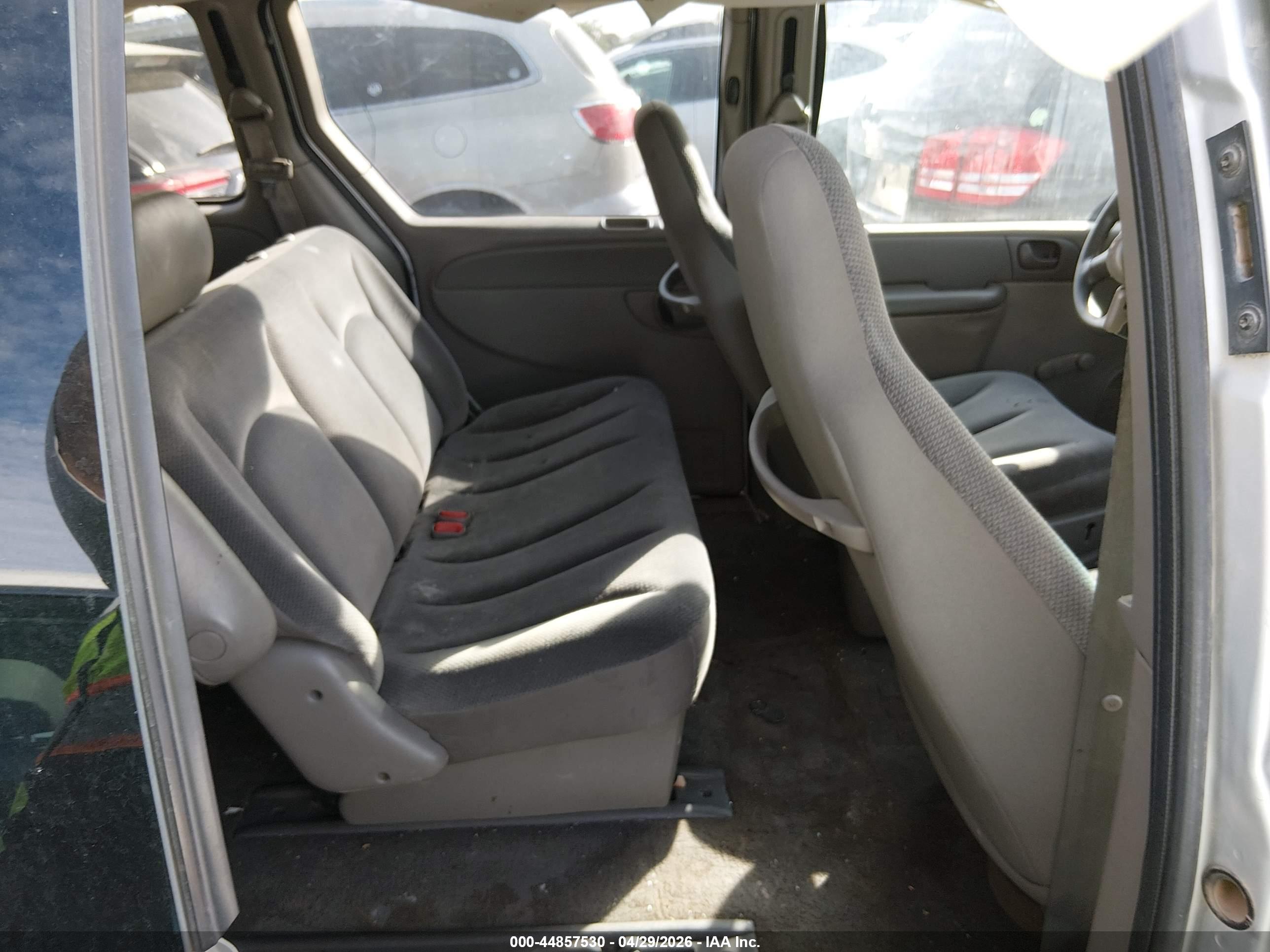 CHRYSLER VOYAGER image 8