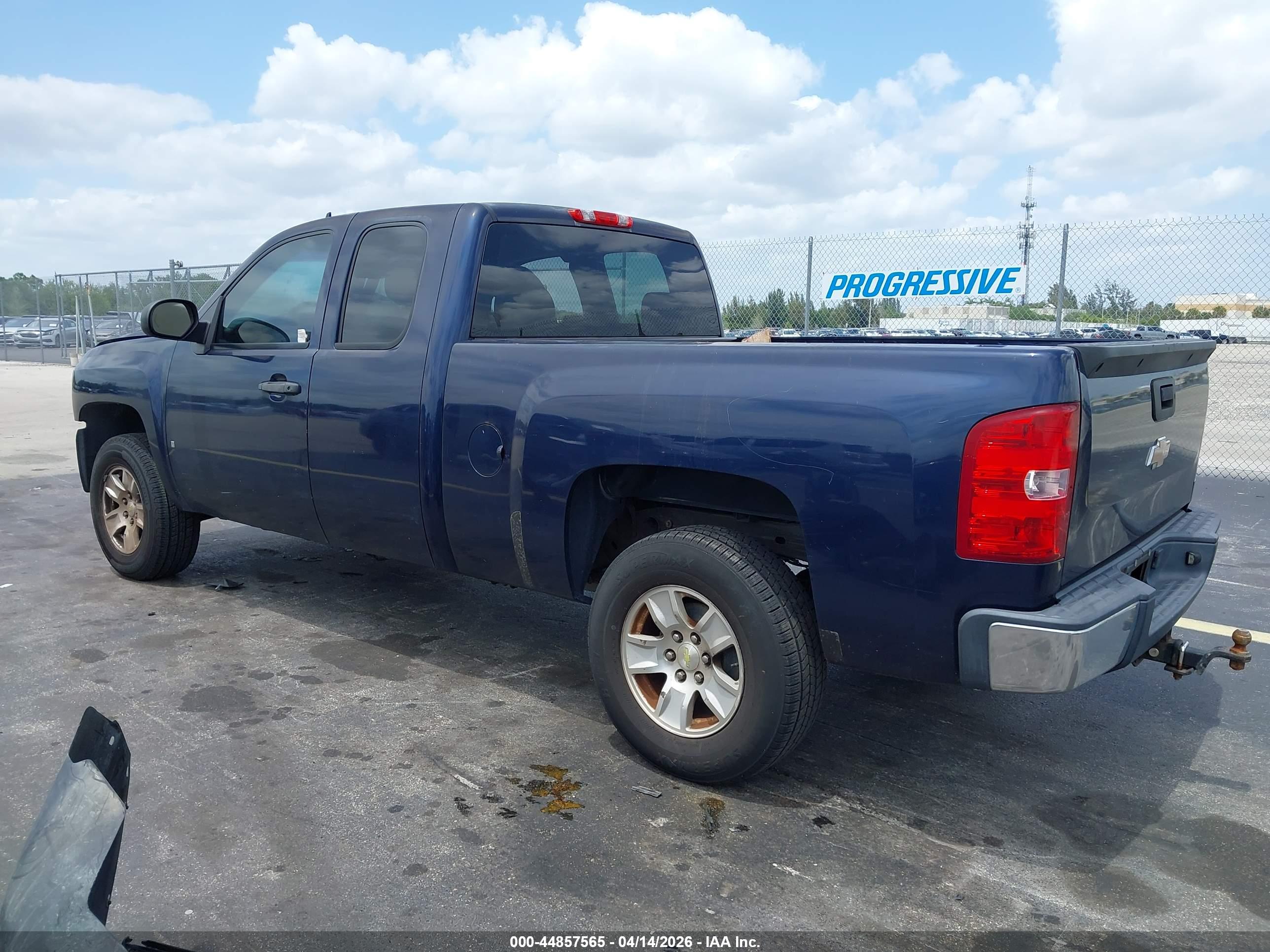 CHEVROLET SILVERADO image 3