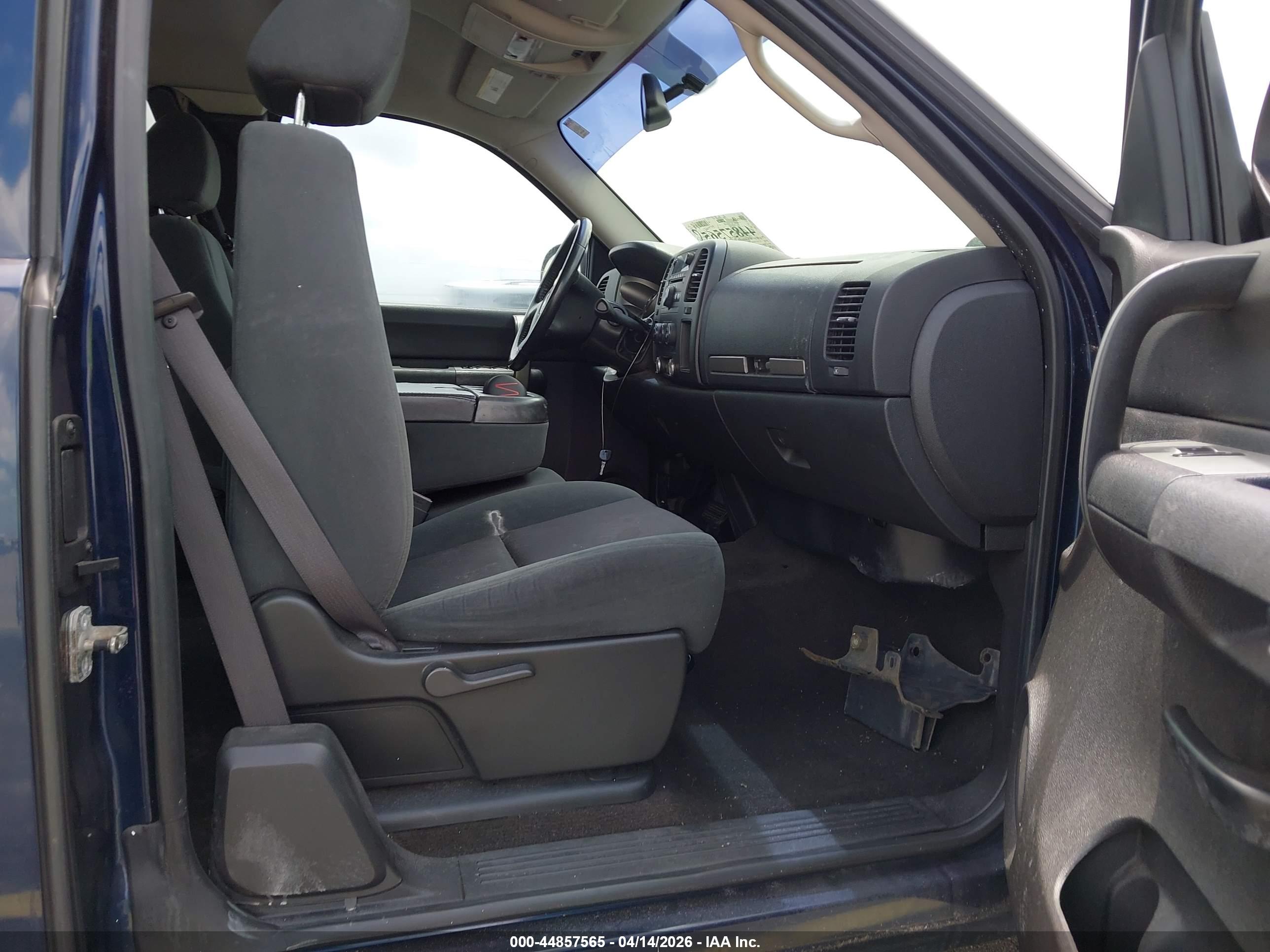 CHEVROLET SILVERADO image 5