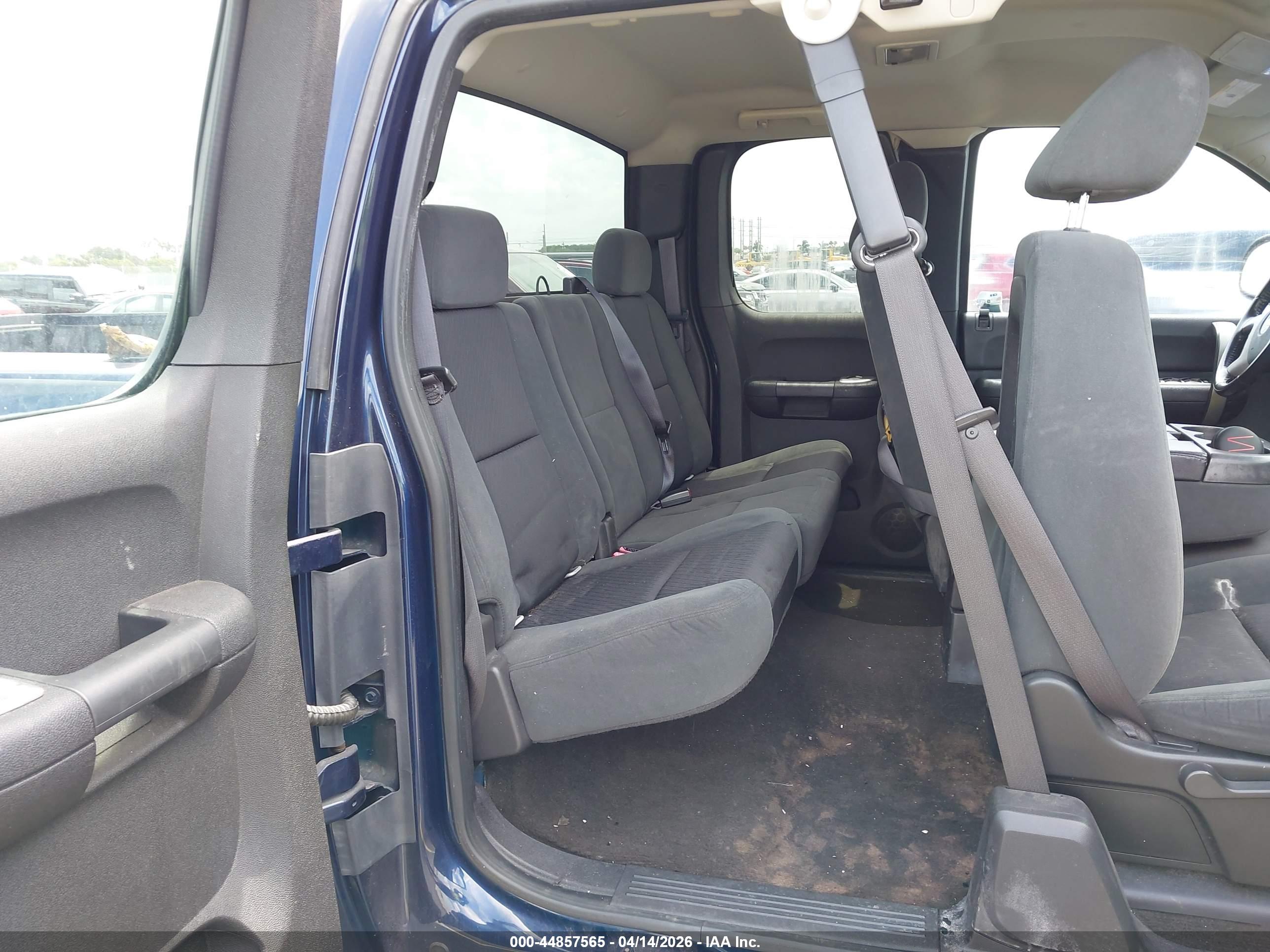 CHEVROLET SILVERADO image 8