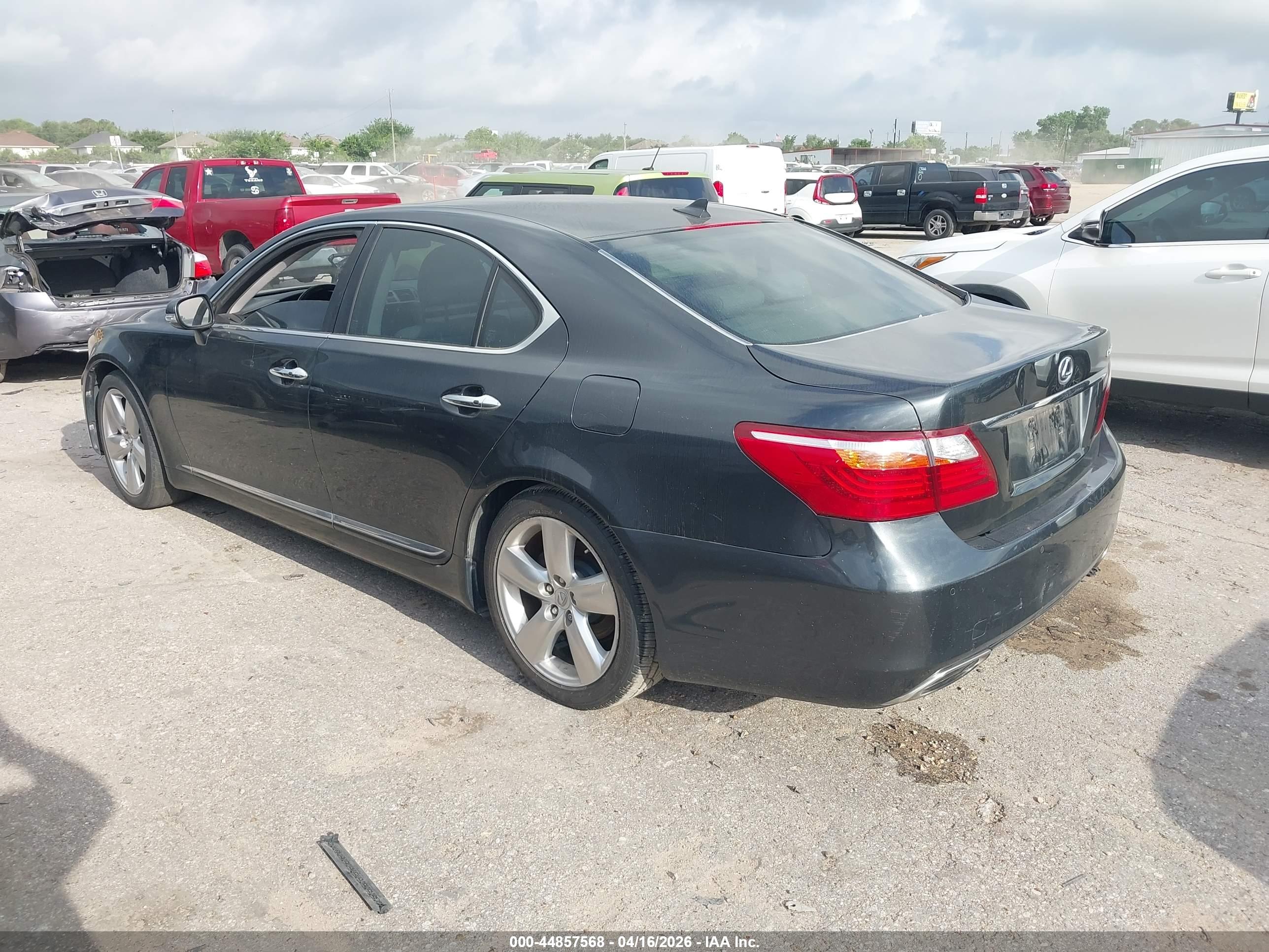 LEXUS LS image 3