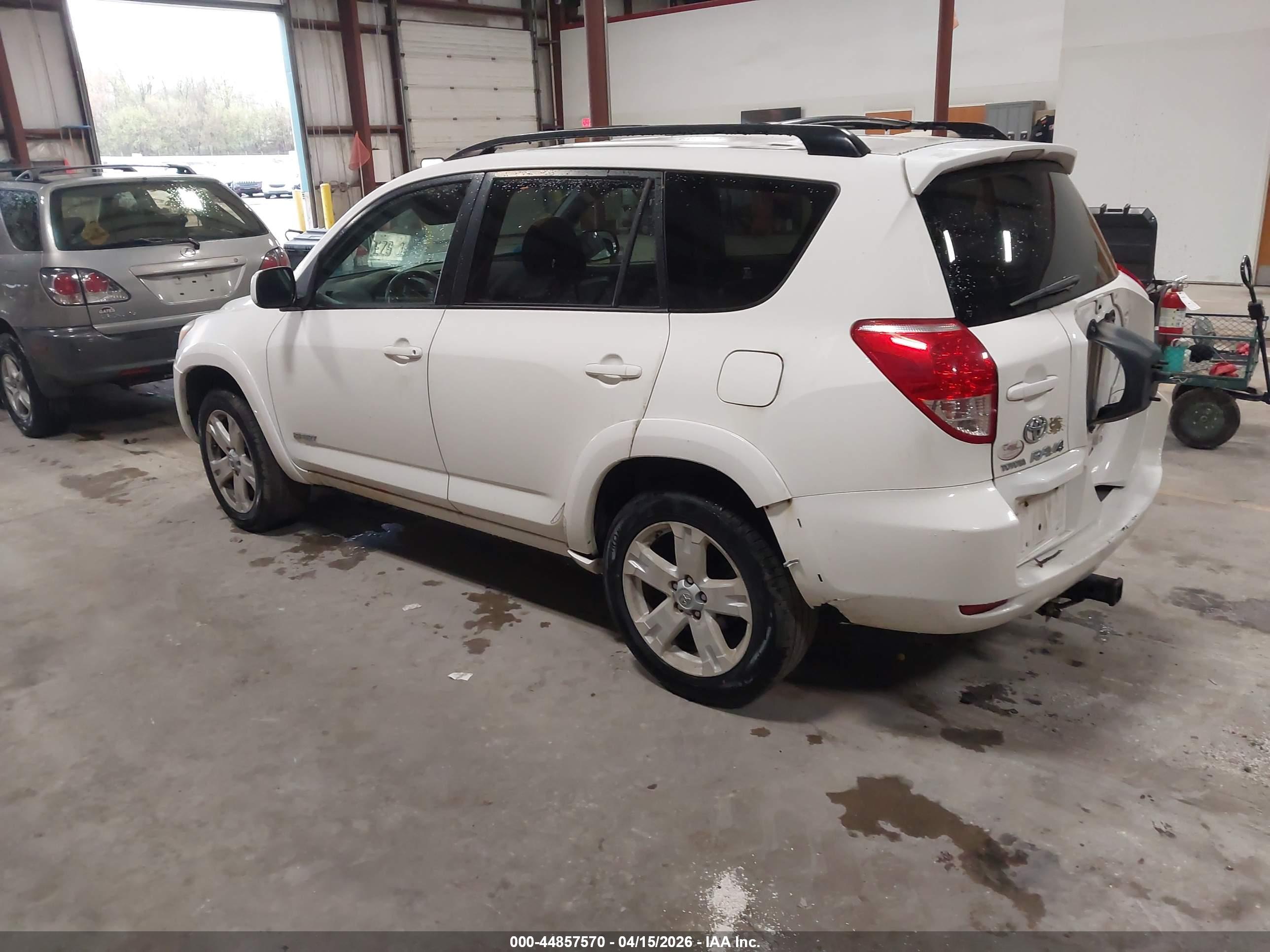 TOYOTA RAV4 image 3