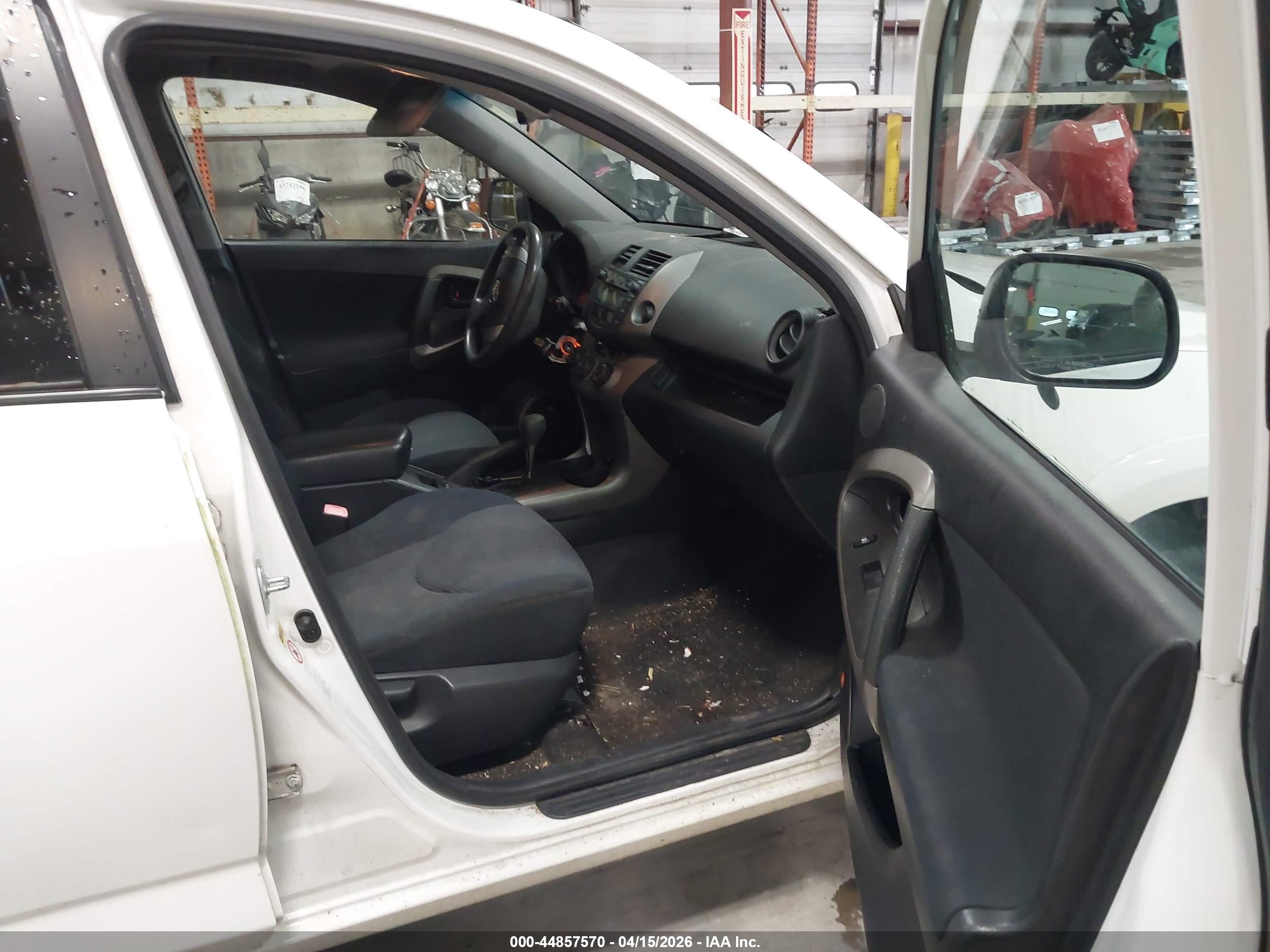 TOYOTA RAV4 image 5