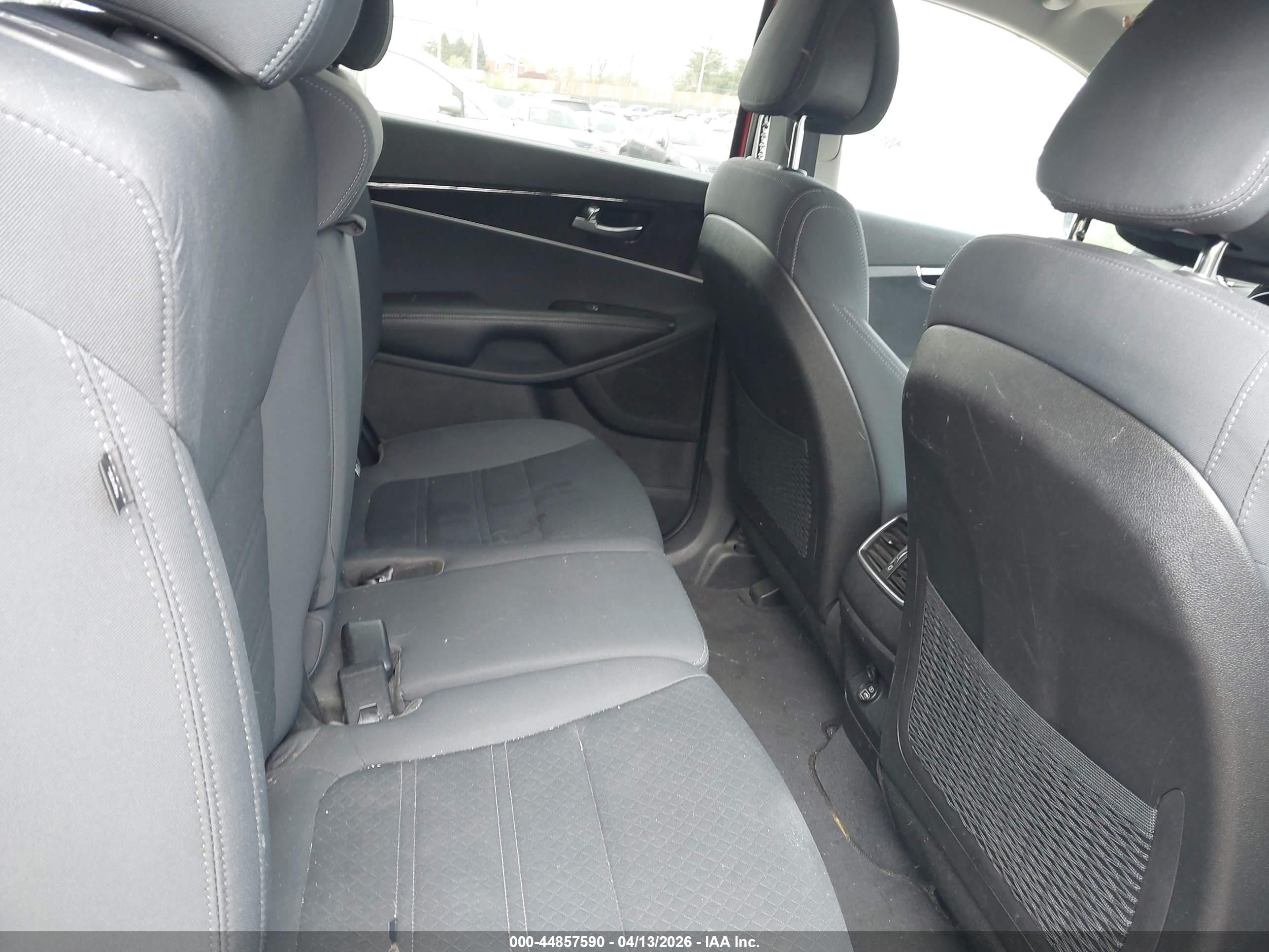 KIA SORENTO image 8
