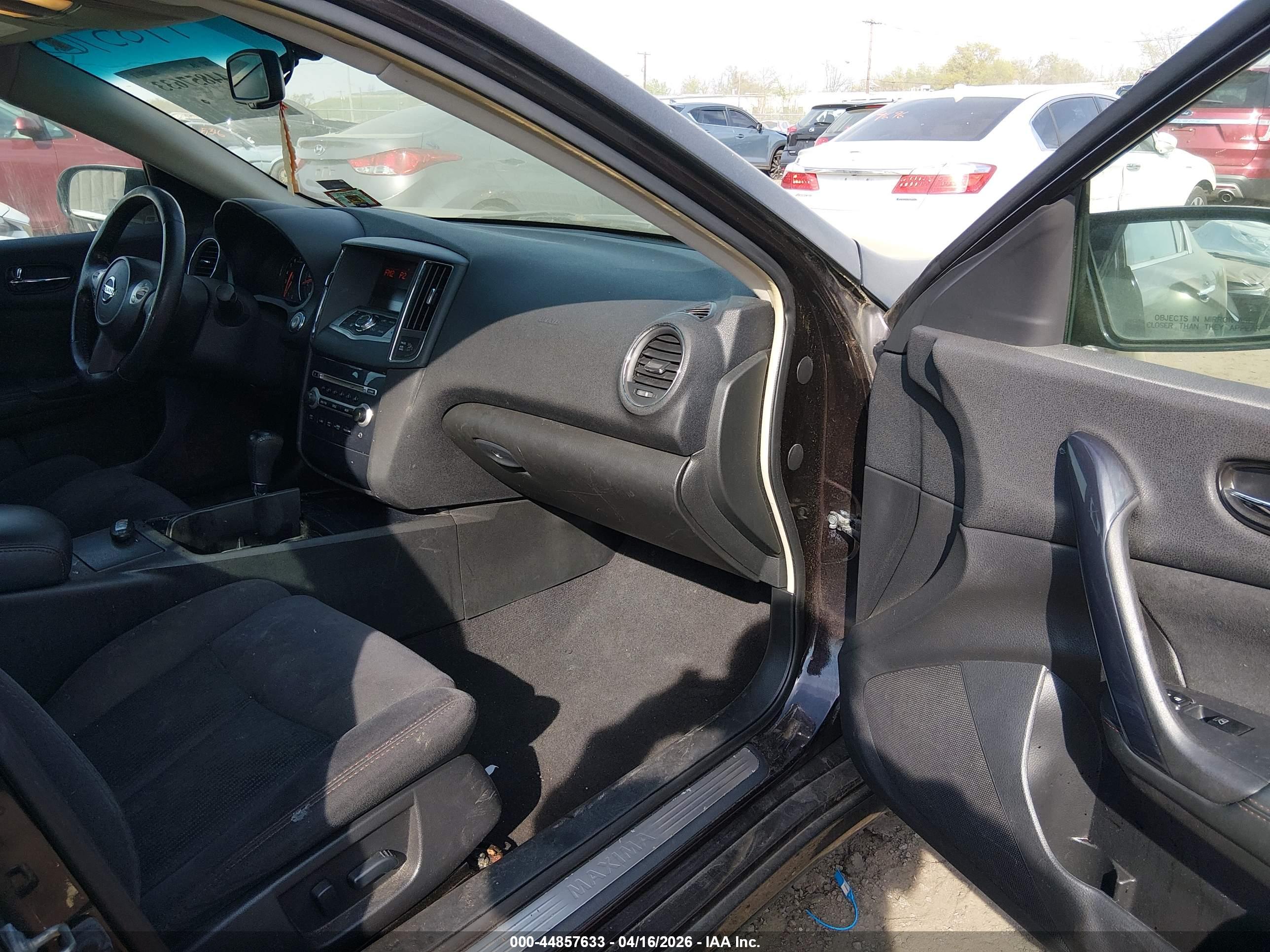 NISSAN MAXIMA image 5