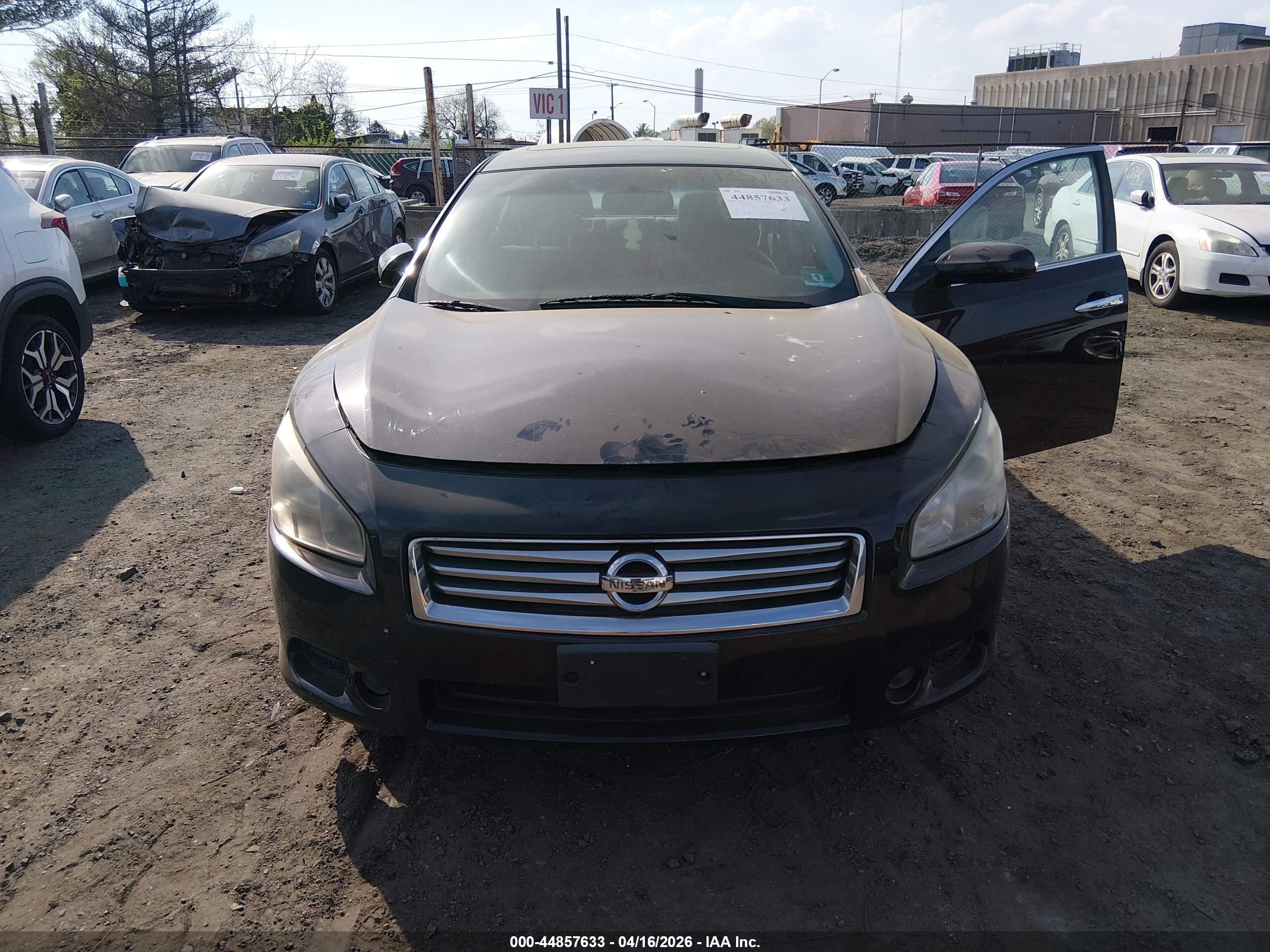 NISSAN MAXIMA image 6