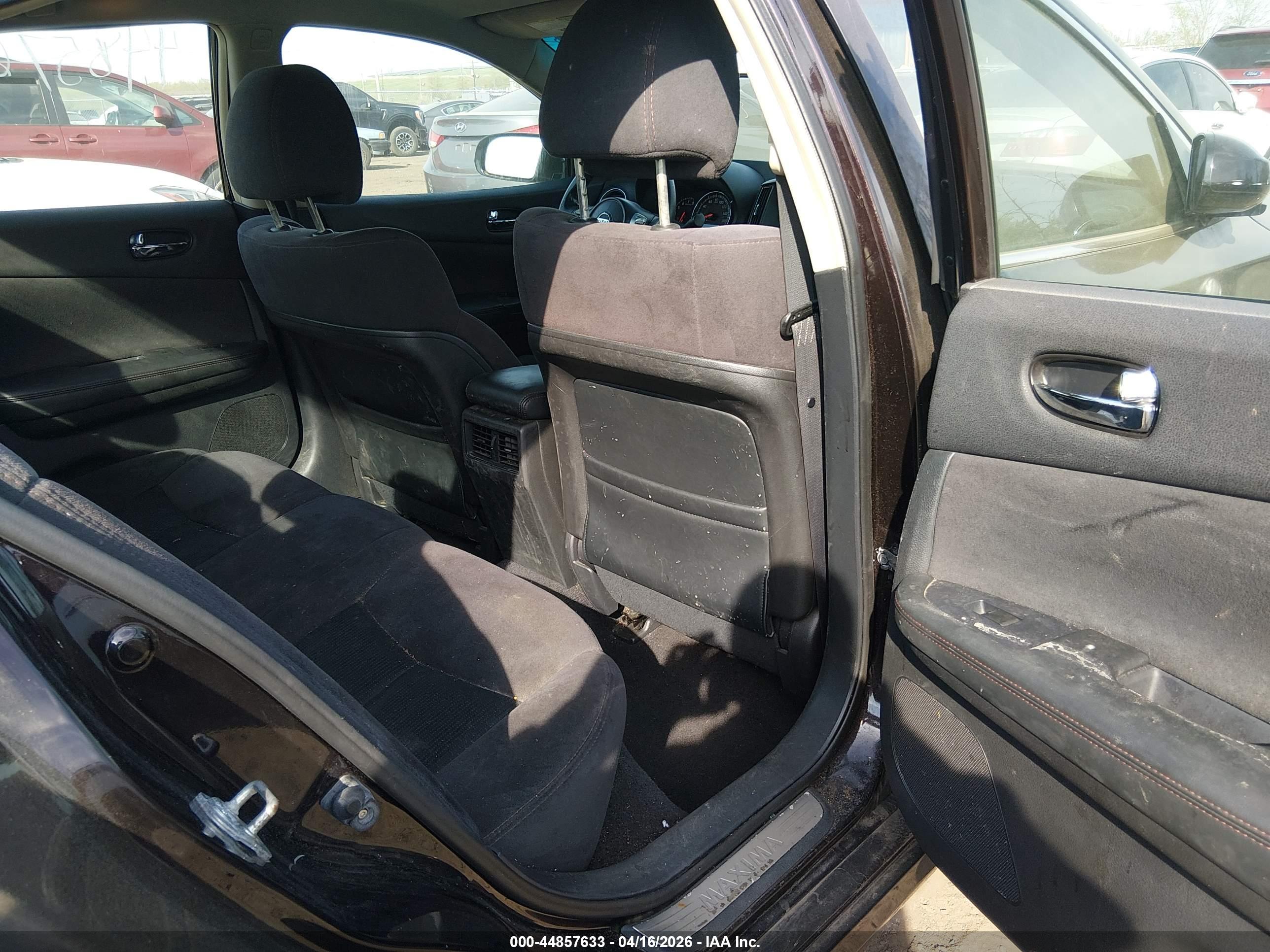 NISSAN MAXIMA image 8