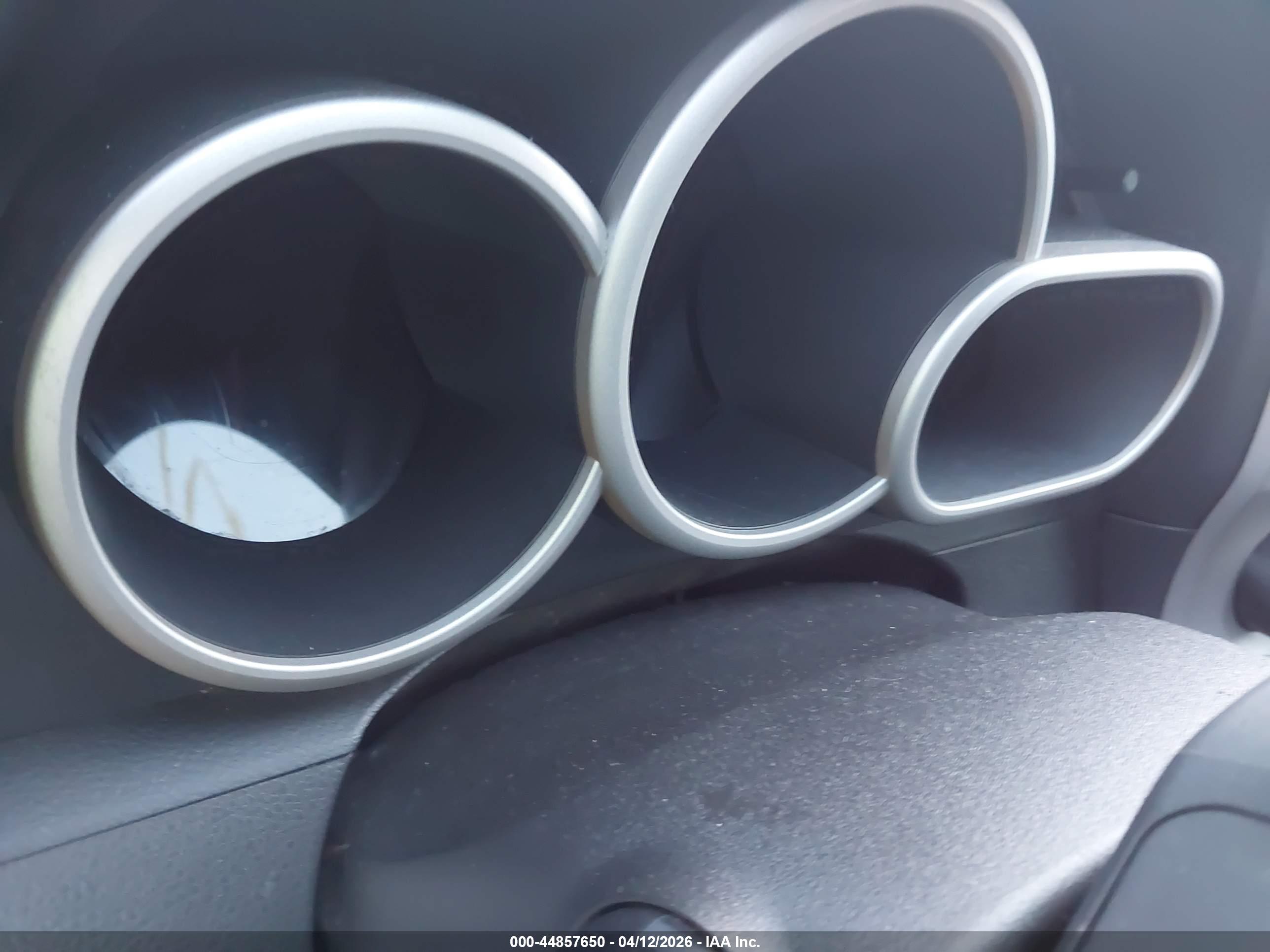 PONTIAC VIBE image 7