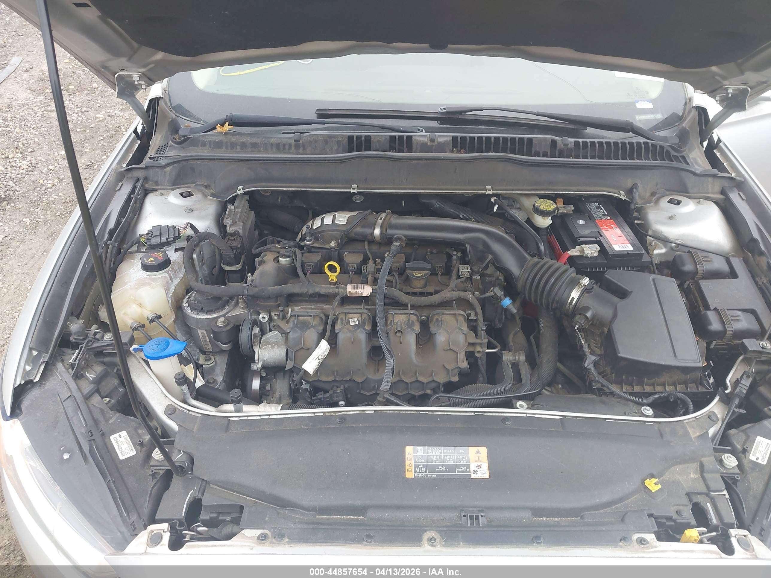 FORD FUSION image 10