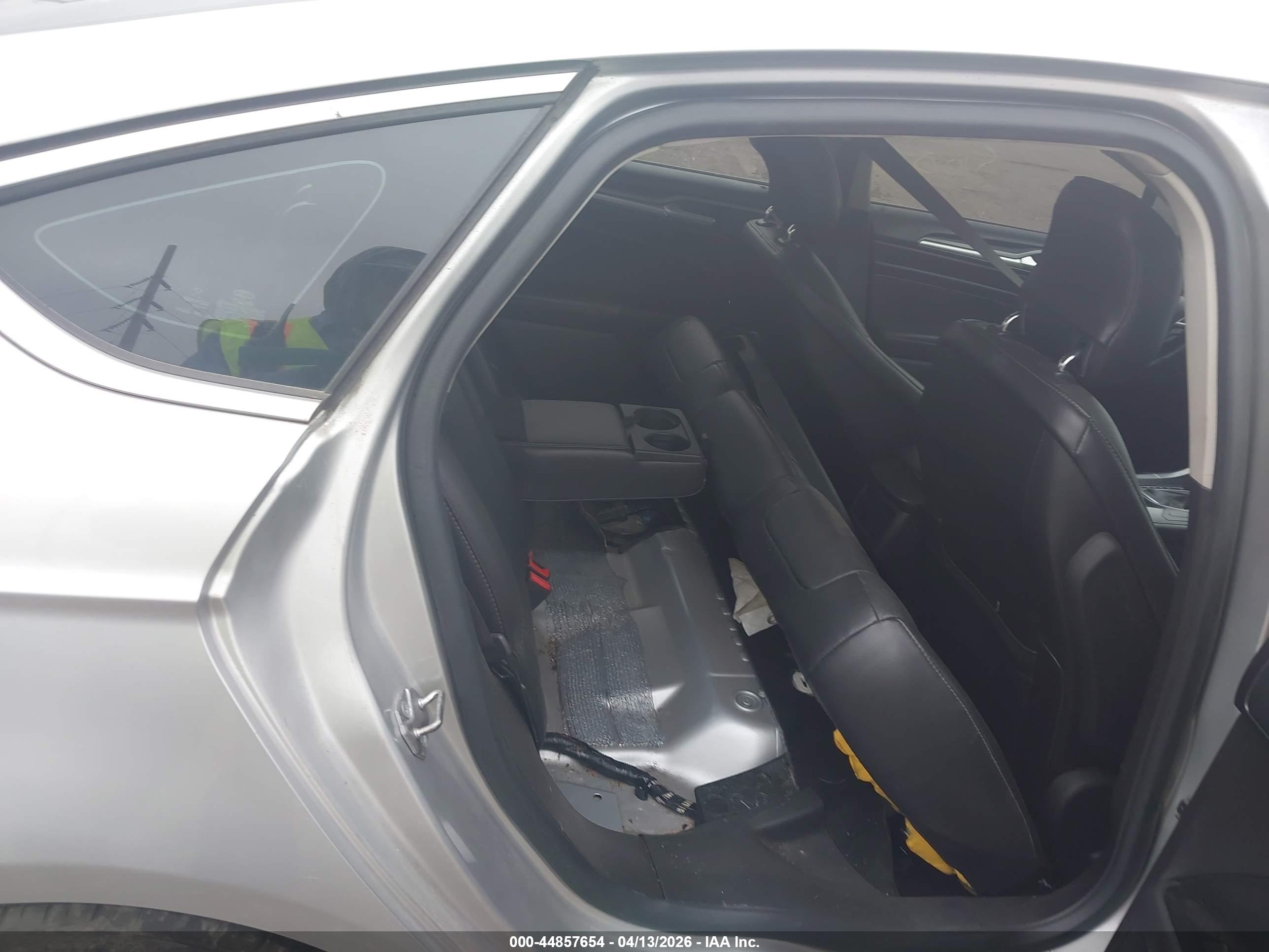 FORD FUSION image 8