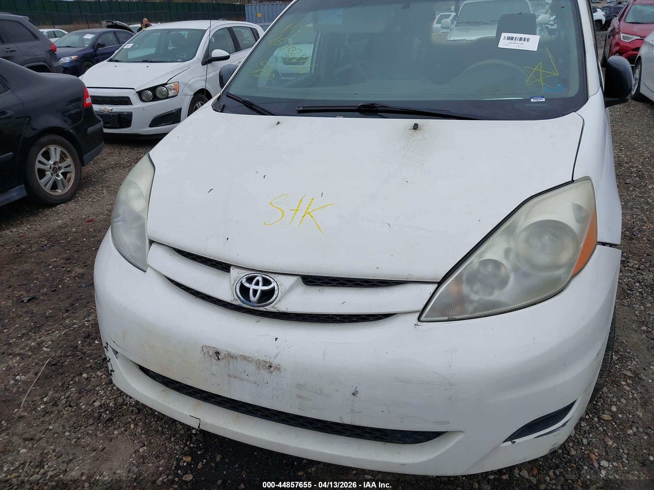 TOYOTA SIENNA image 10