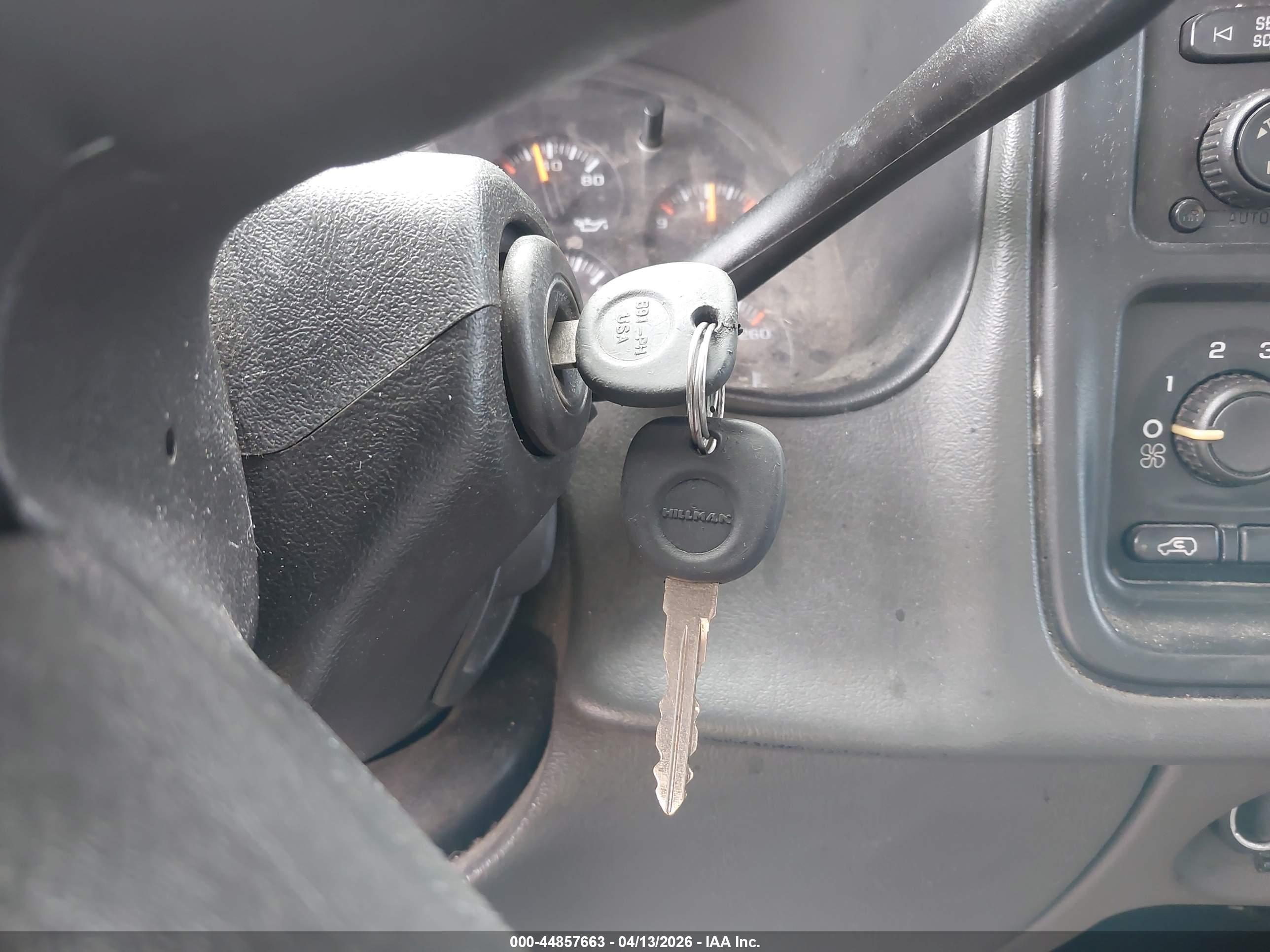 CHEVROLET SILVERADO image 11