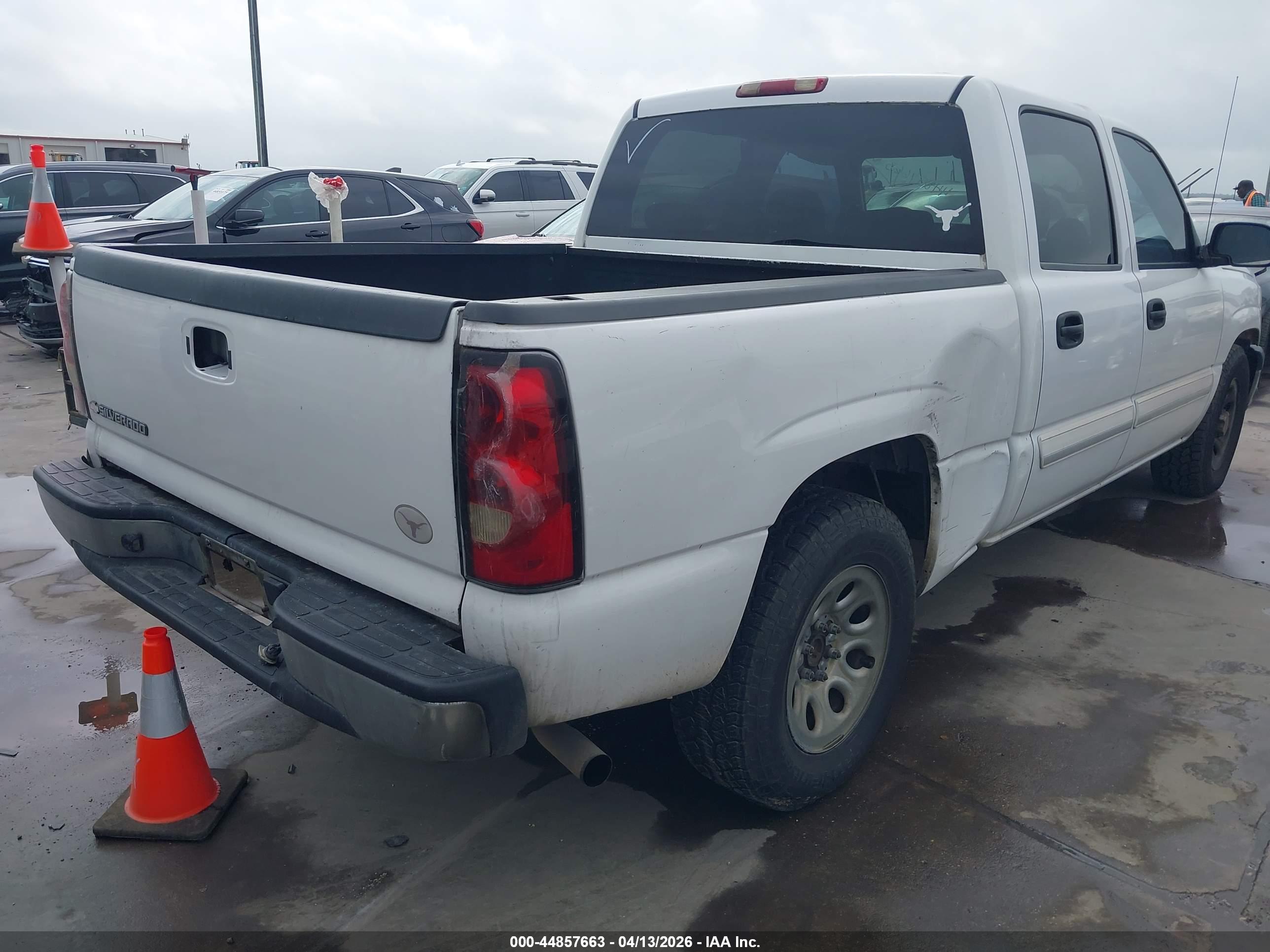 CHEVROLET SILVERADO image 4