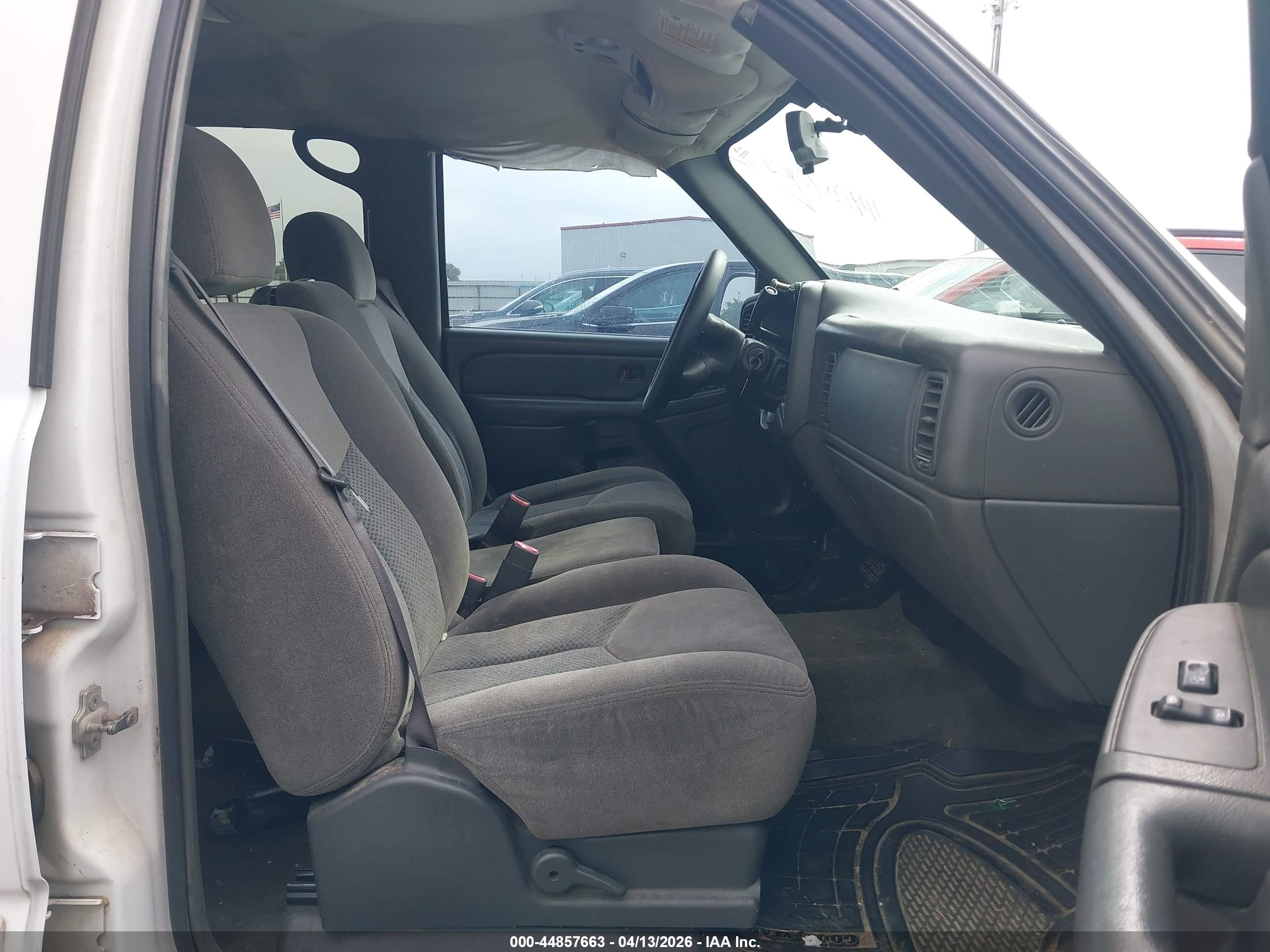 CHEVROLET SILVERADO image 5