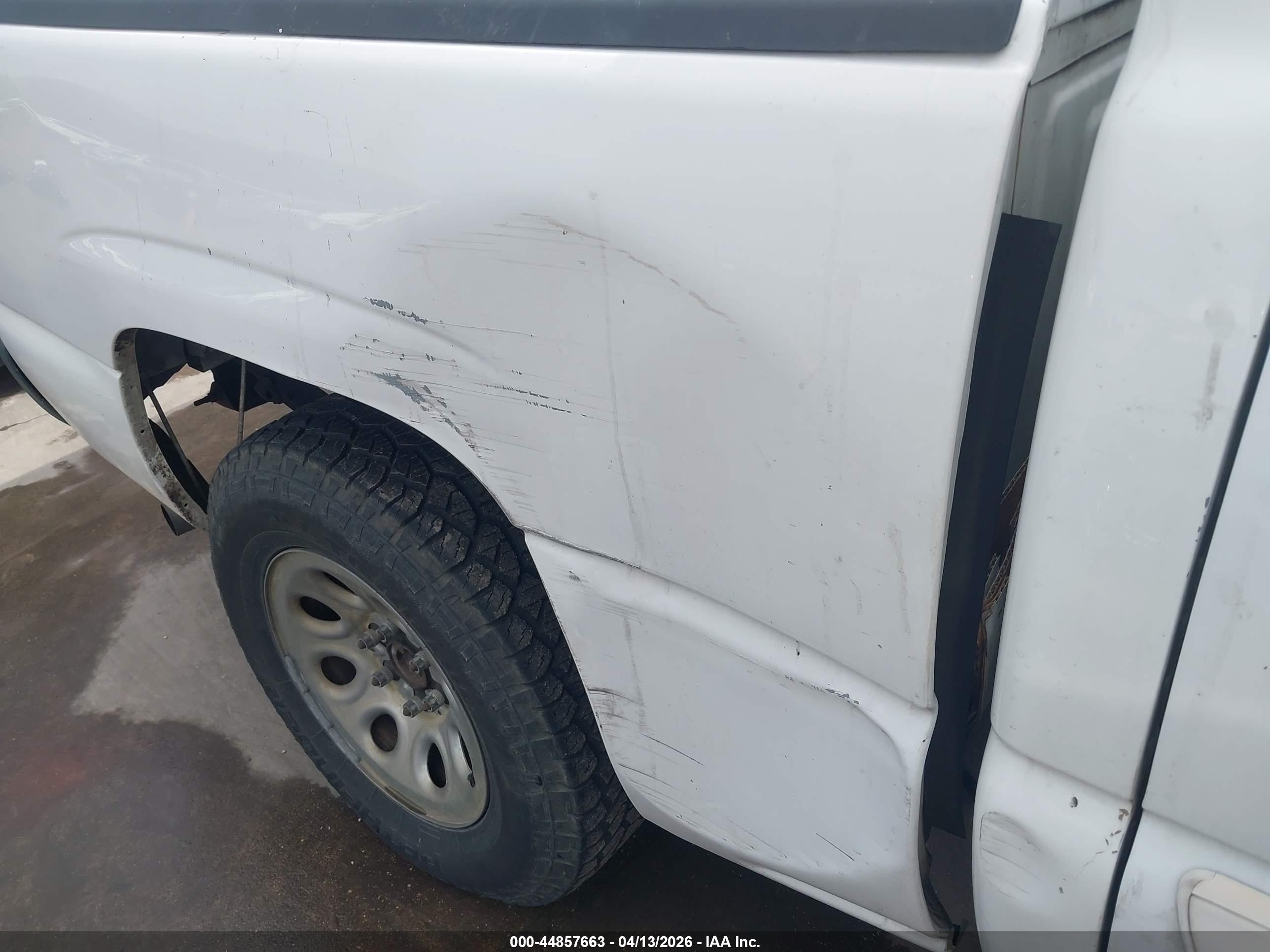 CHEVROLET SILVERADO image 6