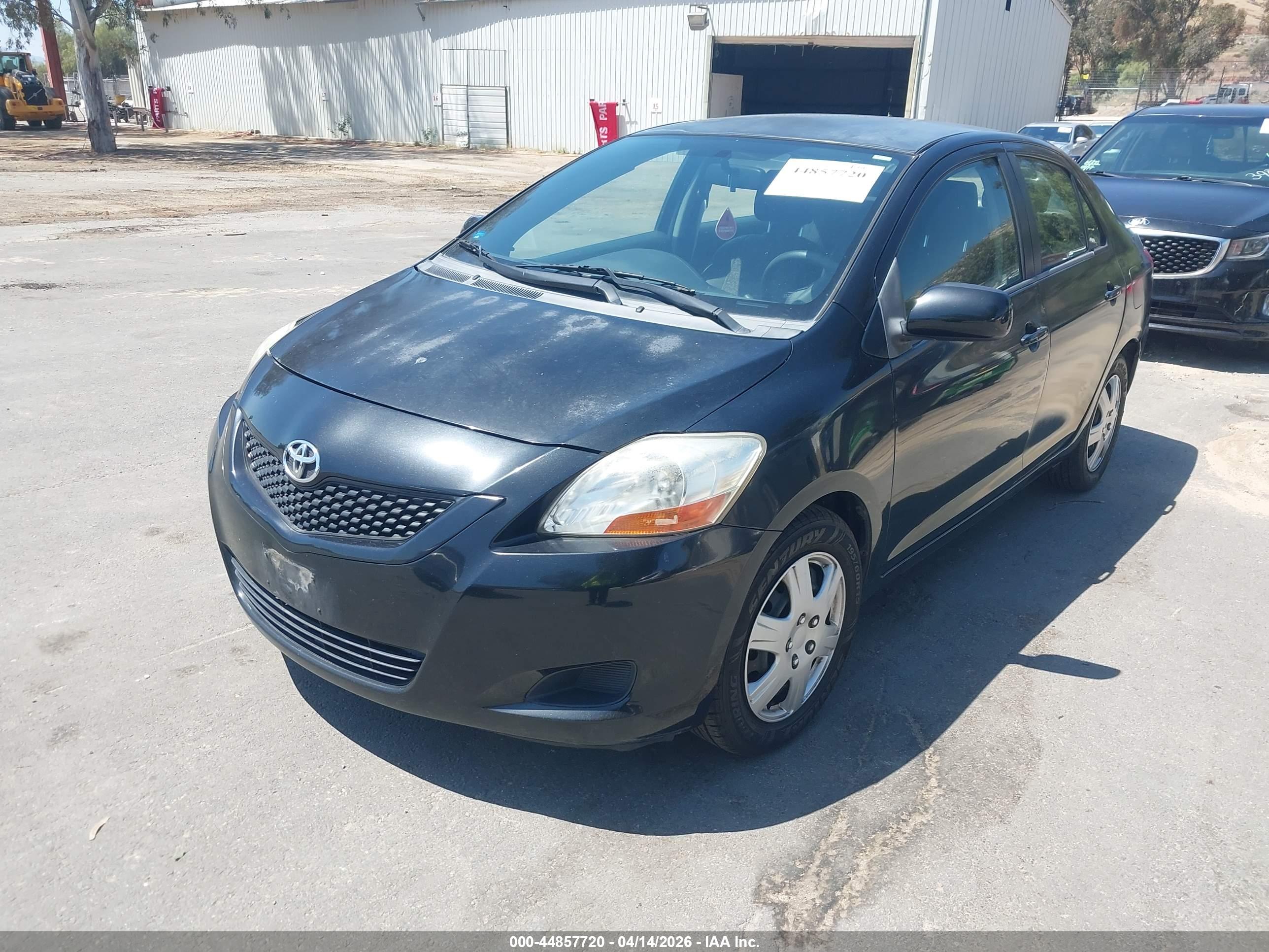 TOYOTA YARIS image 2