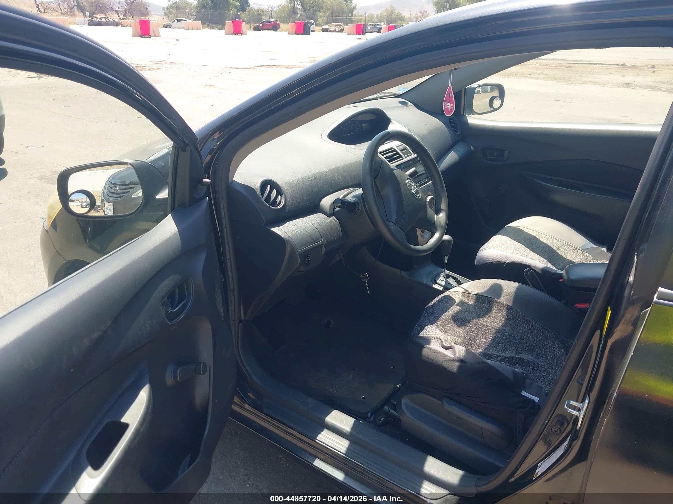 TOYOTA YARIS image 5