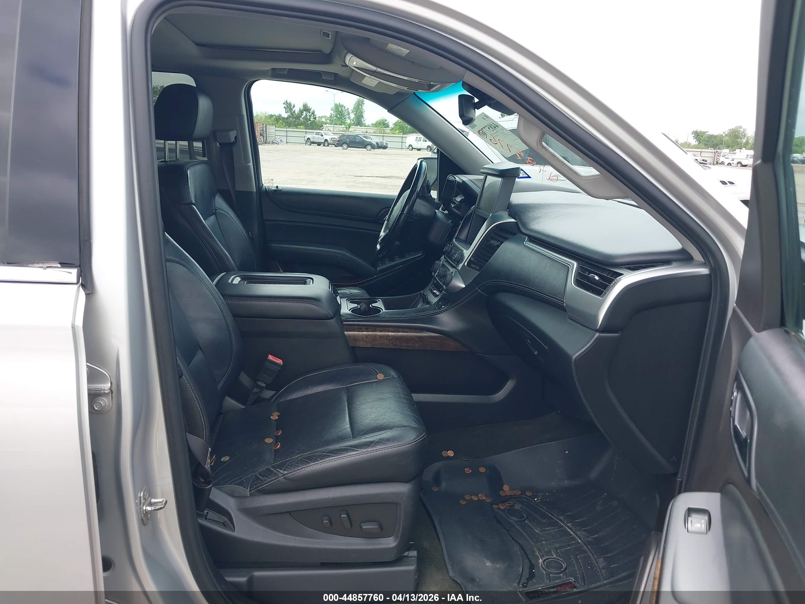 CHEVROLET SUBURBAN image 5